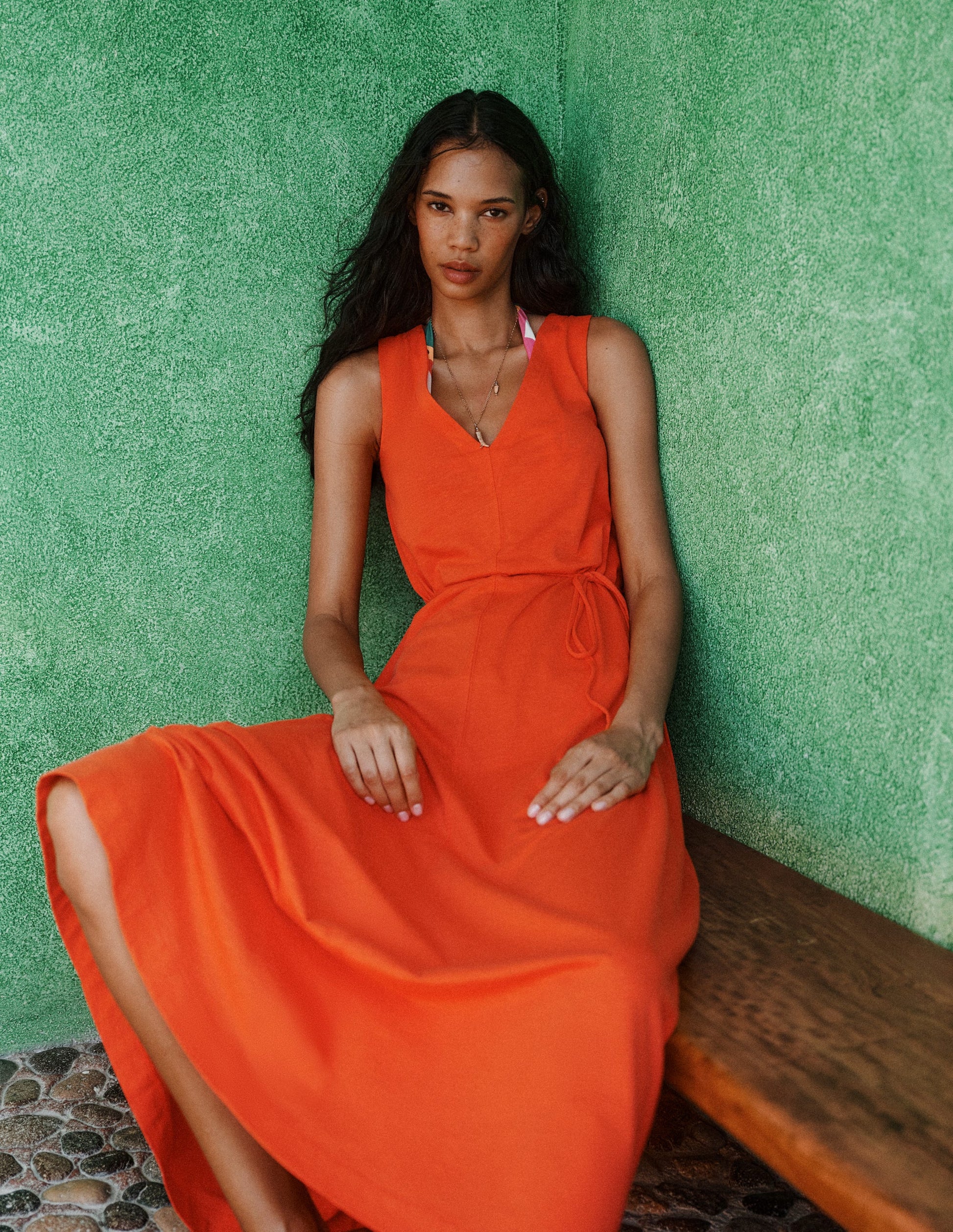 Mia Jersey-Midikleid mit V-Ausschnitt-Knallrot-1