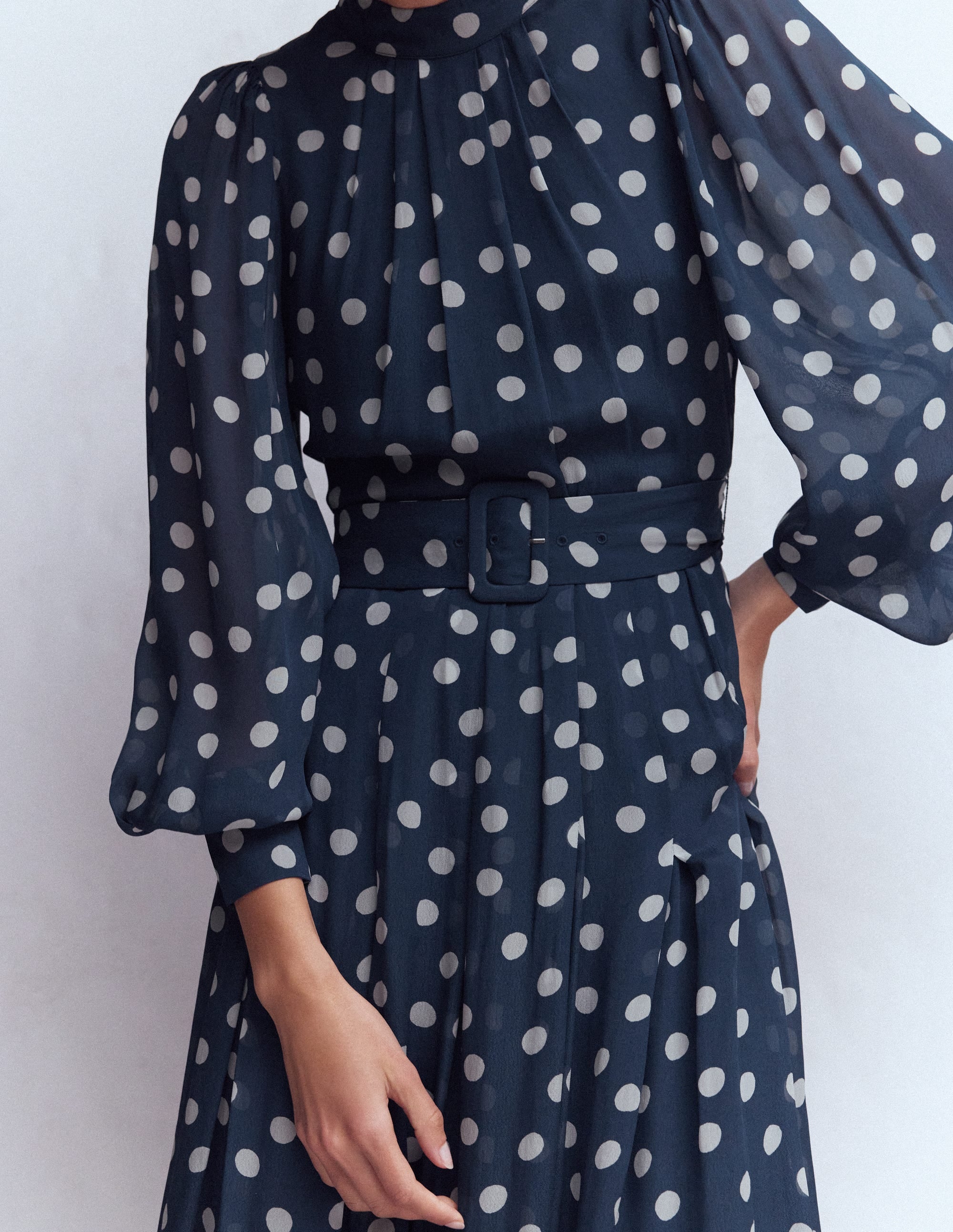 Hochgeschlossenes Kleid für besondere Anlässe-Französisches Marineblau, Gemalte Tupfen - Image 4