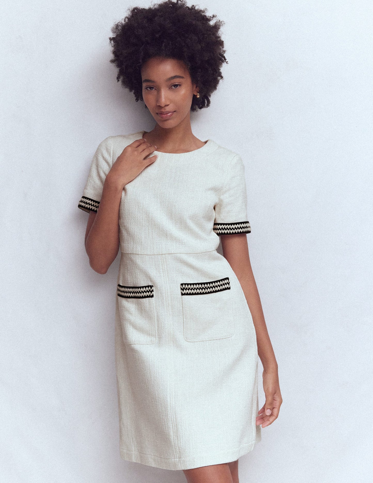 Robe courte trapèze à détails-Ivoire