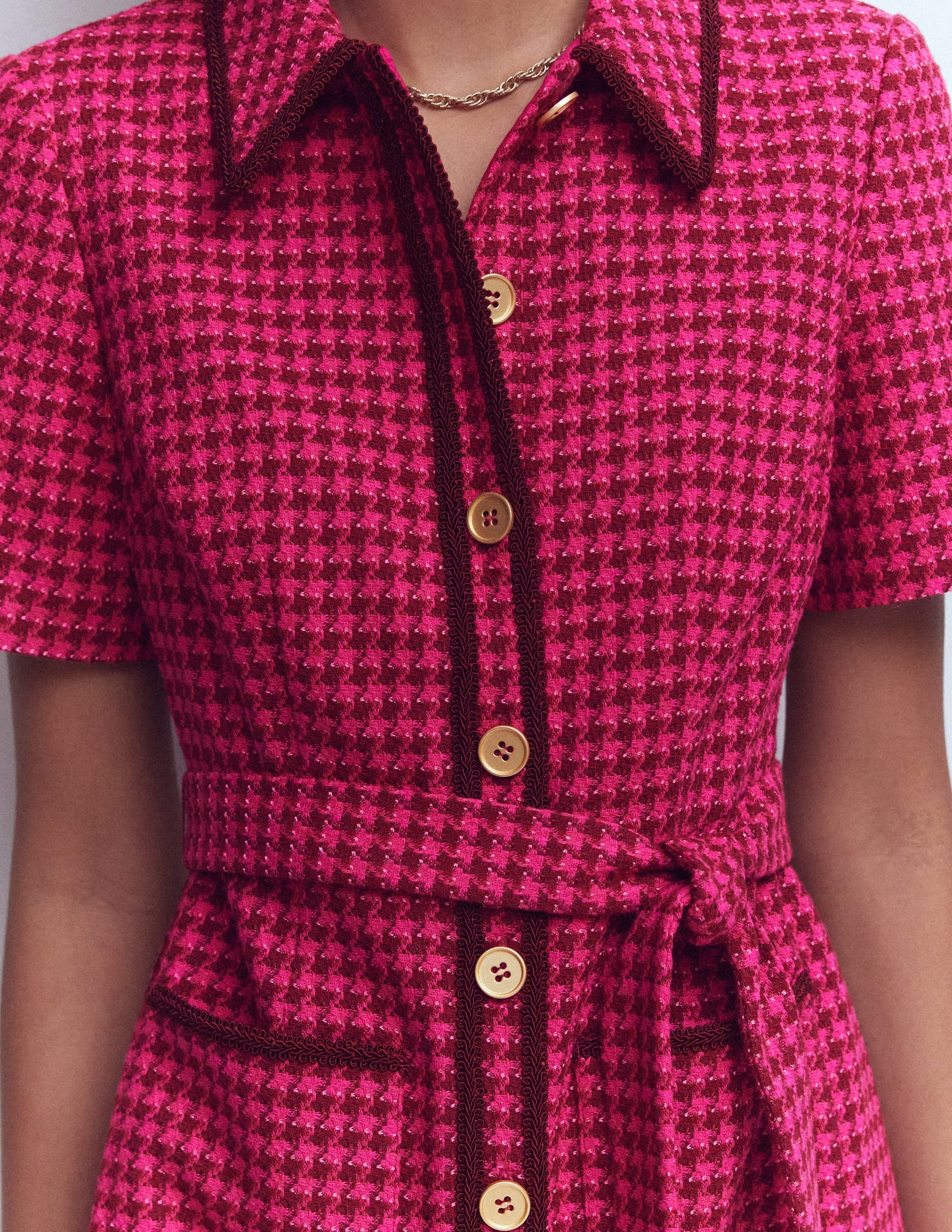 Loren Kurzes Kleid mit Besatz-Rot und Rosa Hahnentrittmuster - Image 2