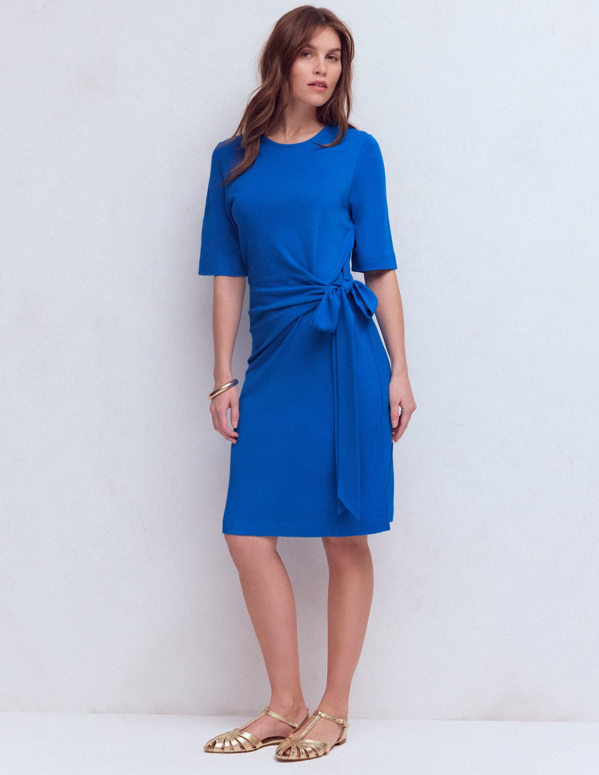 Zinnia Kurzes Jerseykleid zum Binden-Blau-1