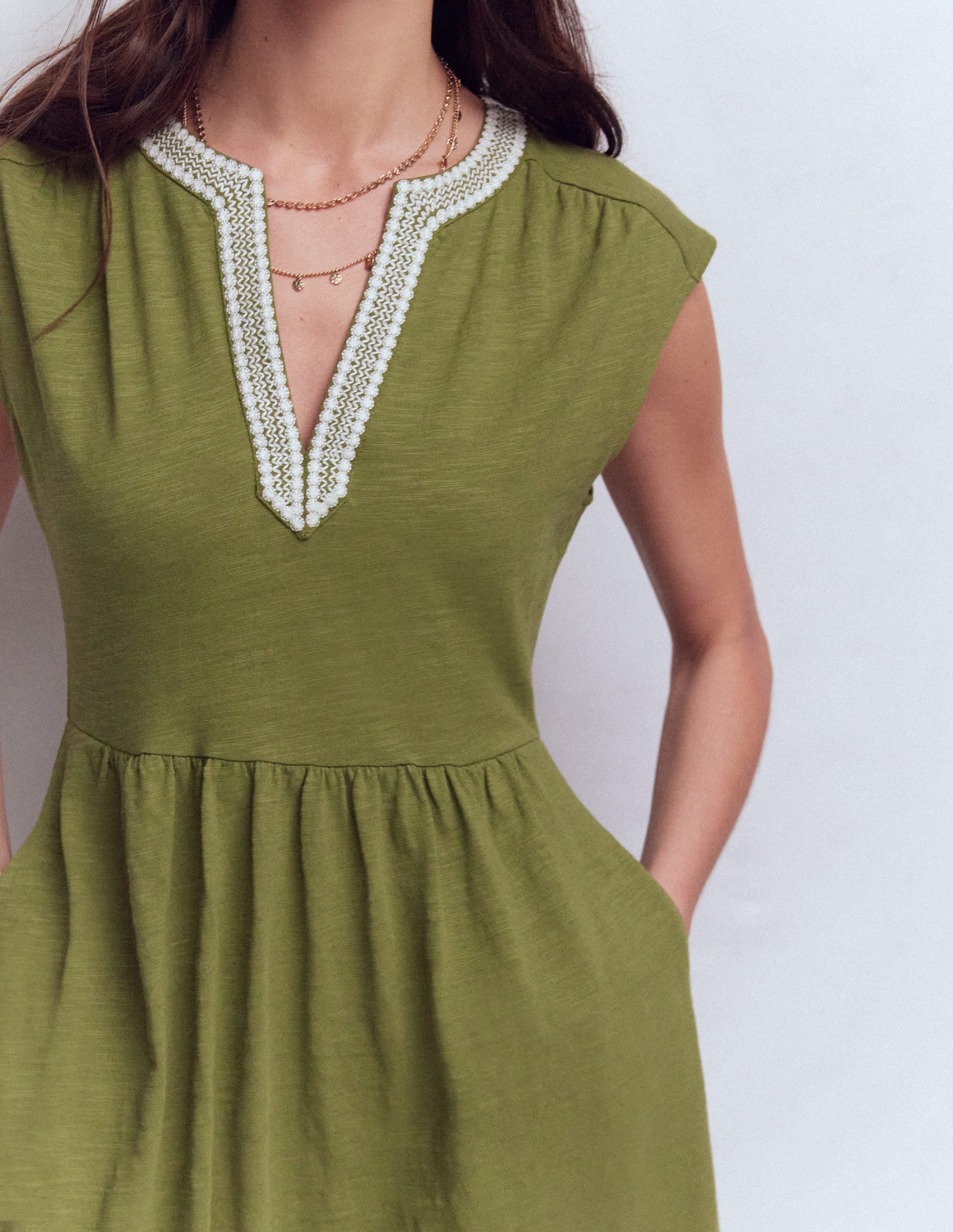 May Kurzes, besticktes Kleid-Olive - Image 2