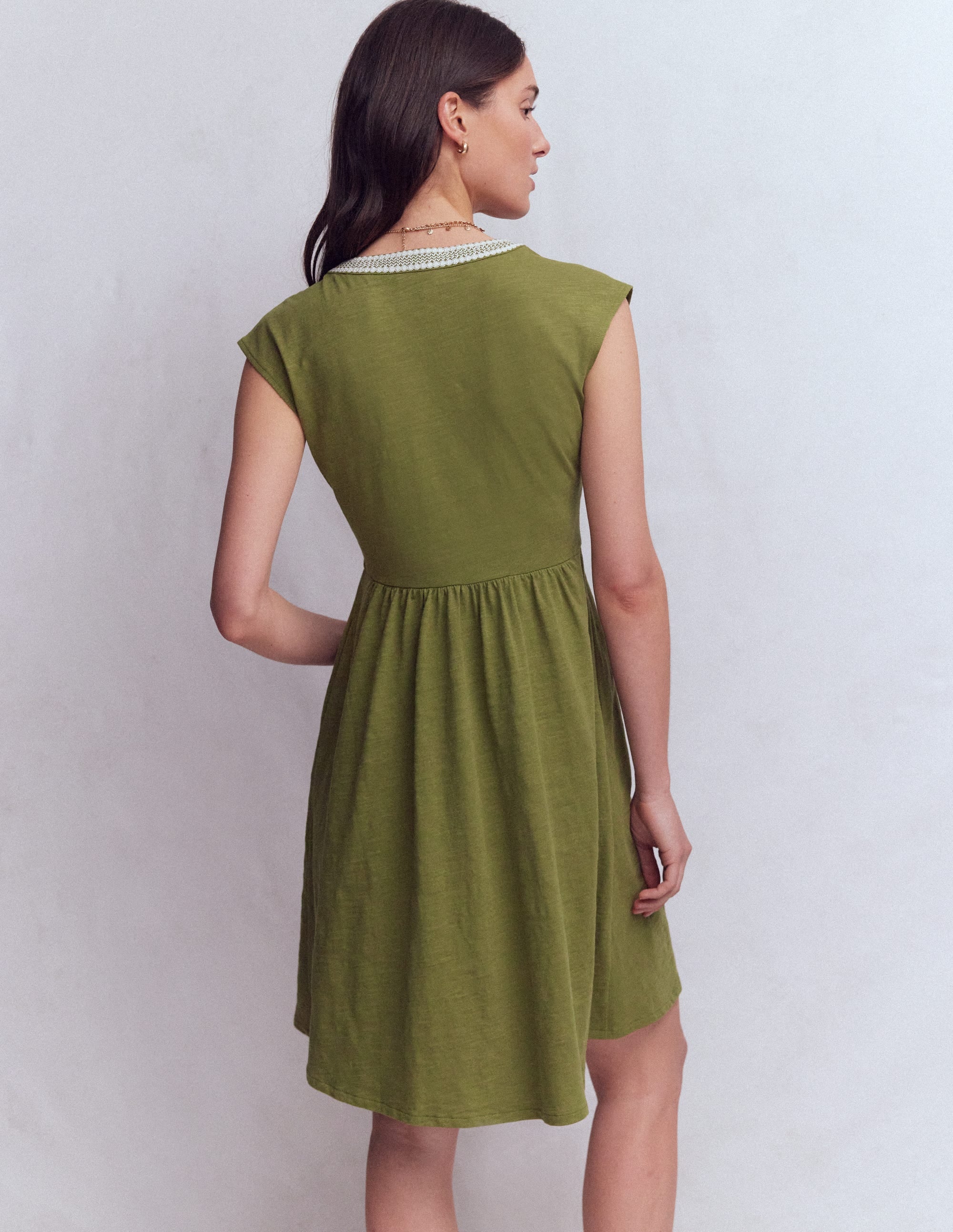 May Kurzes, besticktes Kleid-Olive - Image 3