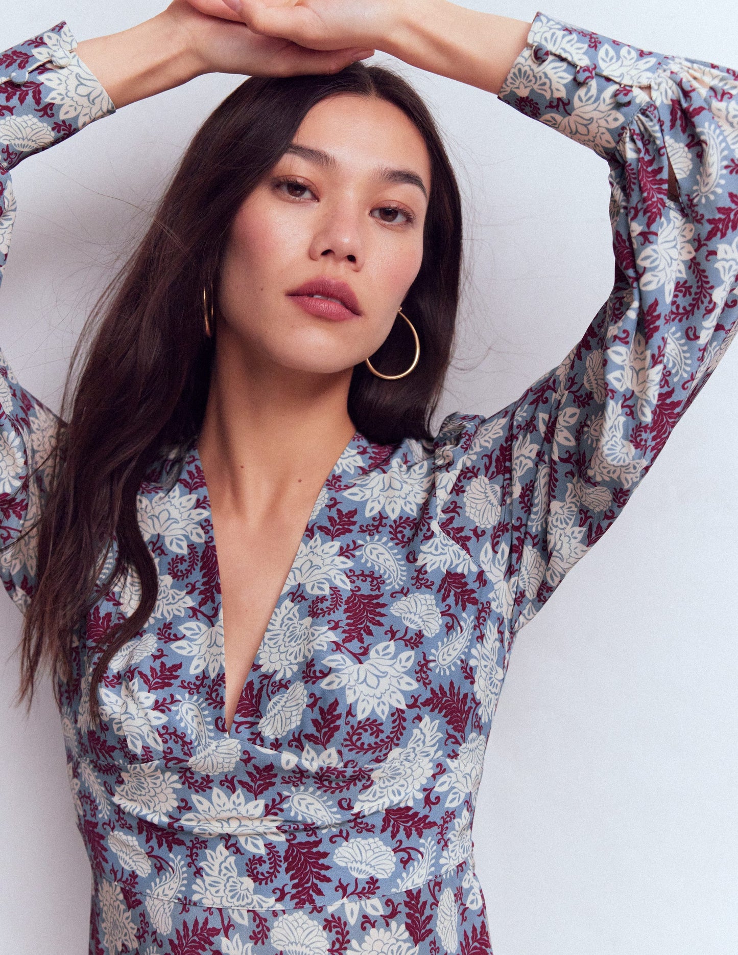 Robe à manches blousantes et col V-Motif Blooming Flora multi