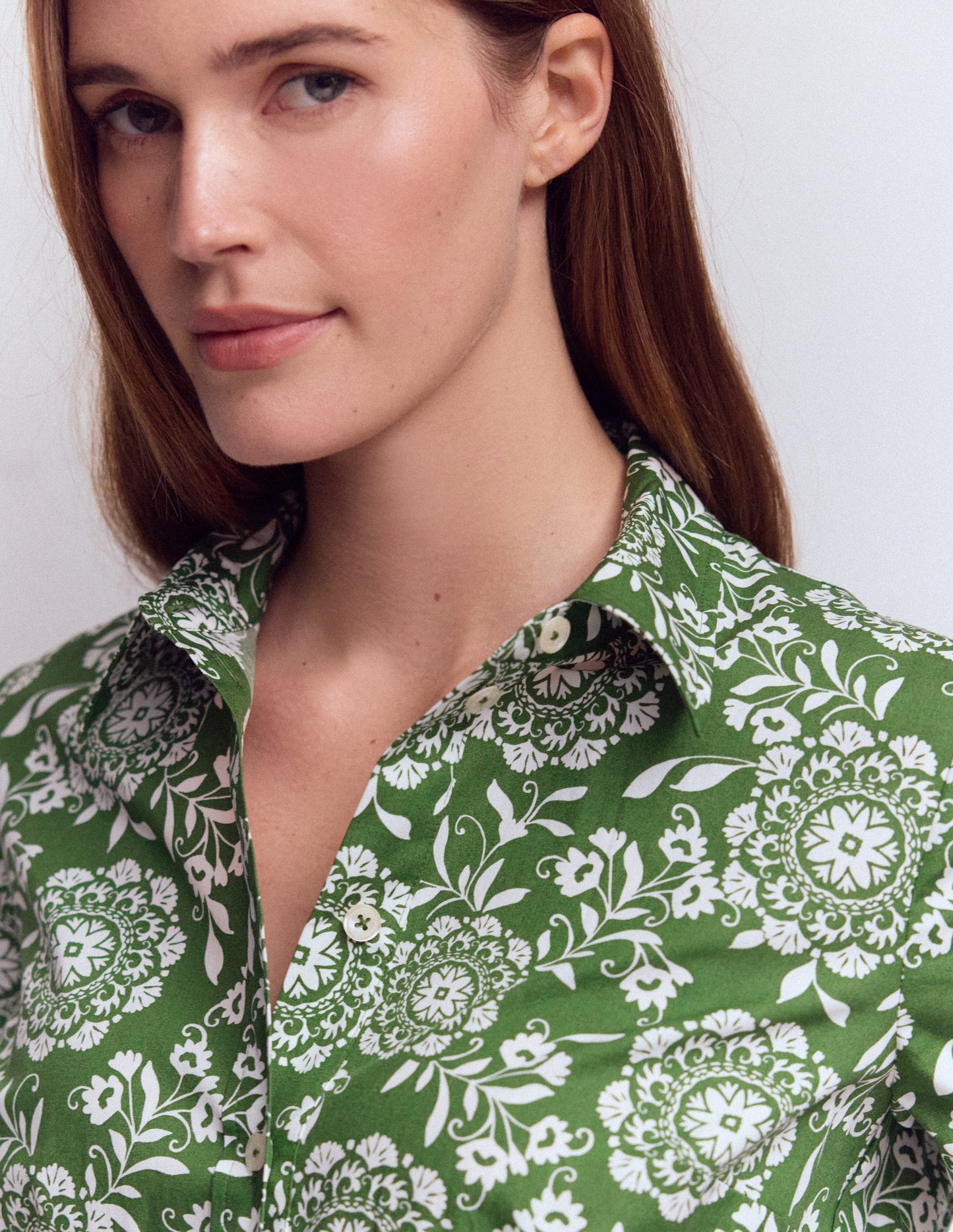 Alexa Langärmliges, kurzes Kleid-Hofgrün, Dekorative Blüten