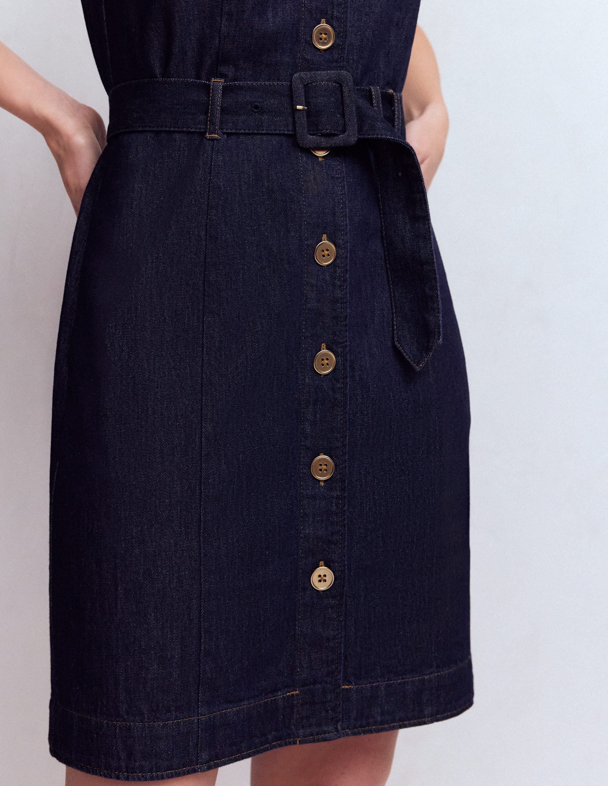 Robe courte en jean à boutons dorés-Indigo - Image 2