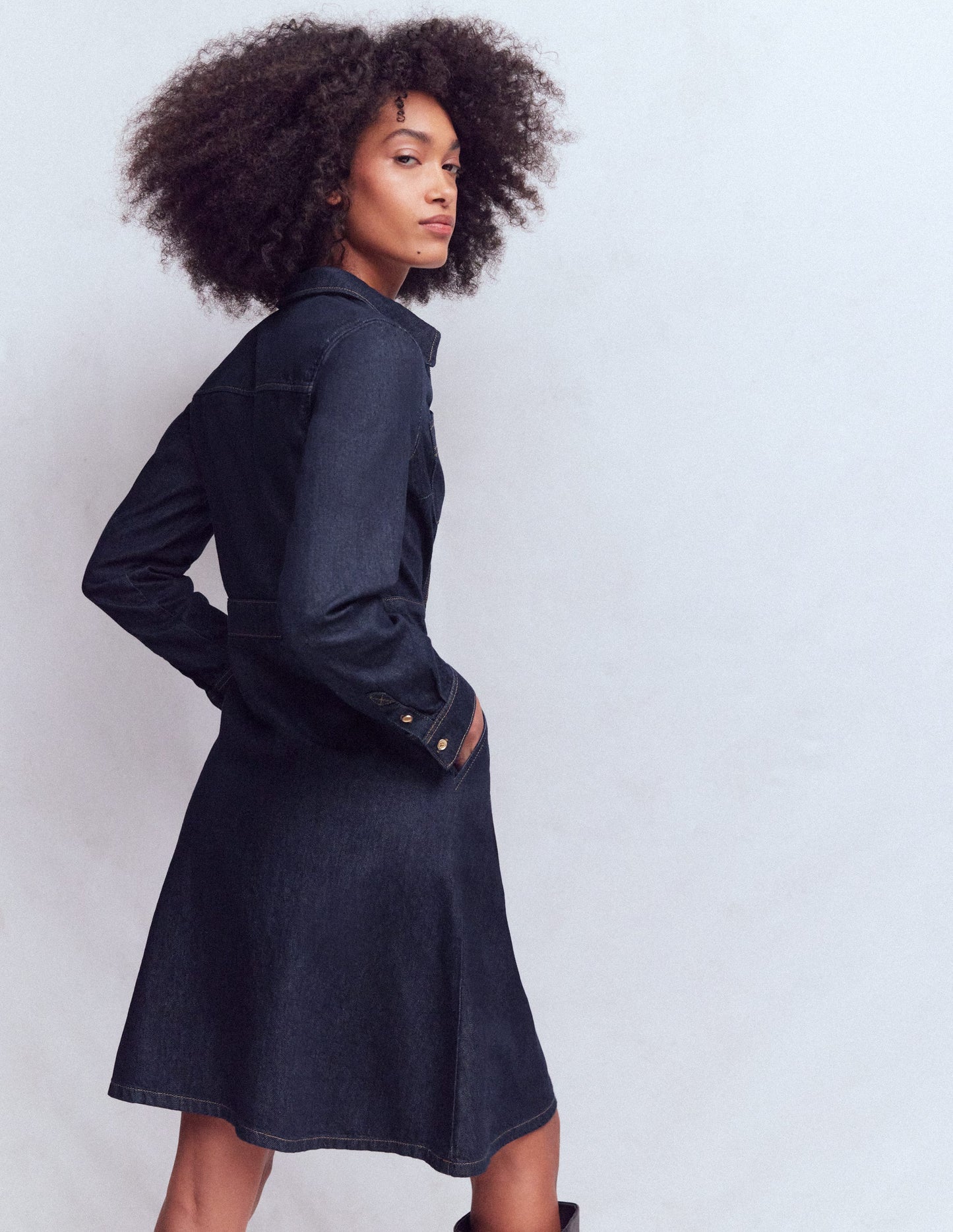 Schwingendes Denim-Hemdblusenkleid-Indigoblau, Denim