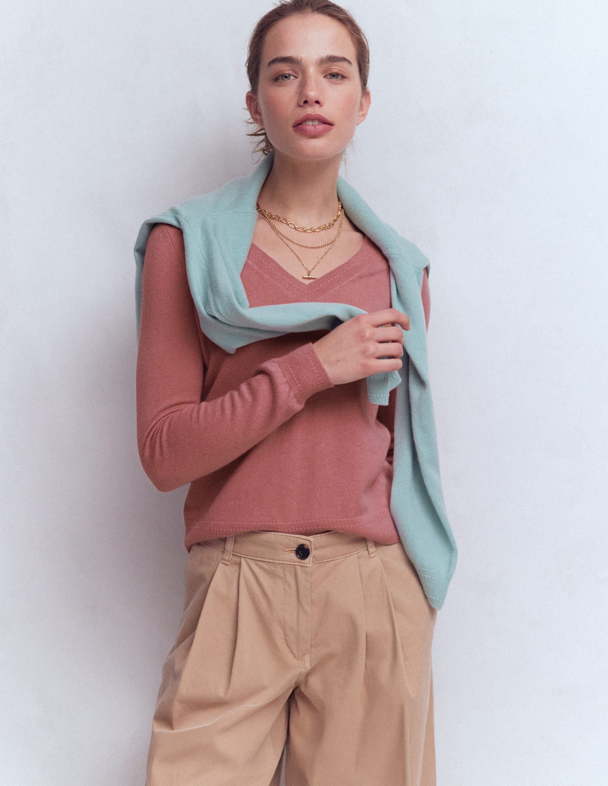 Pull Eva col V en cachemire-Rose camélia - Image 1