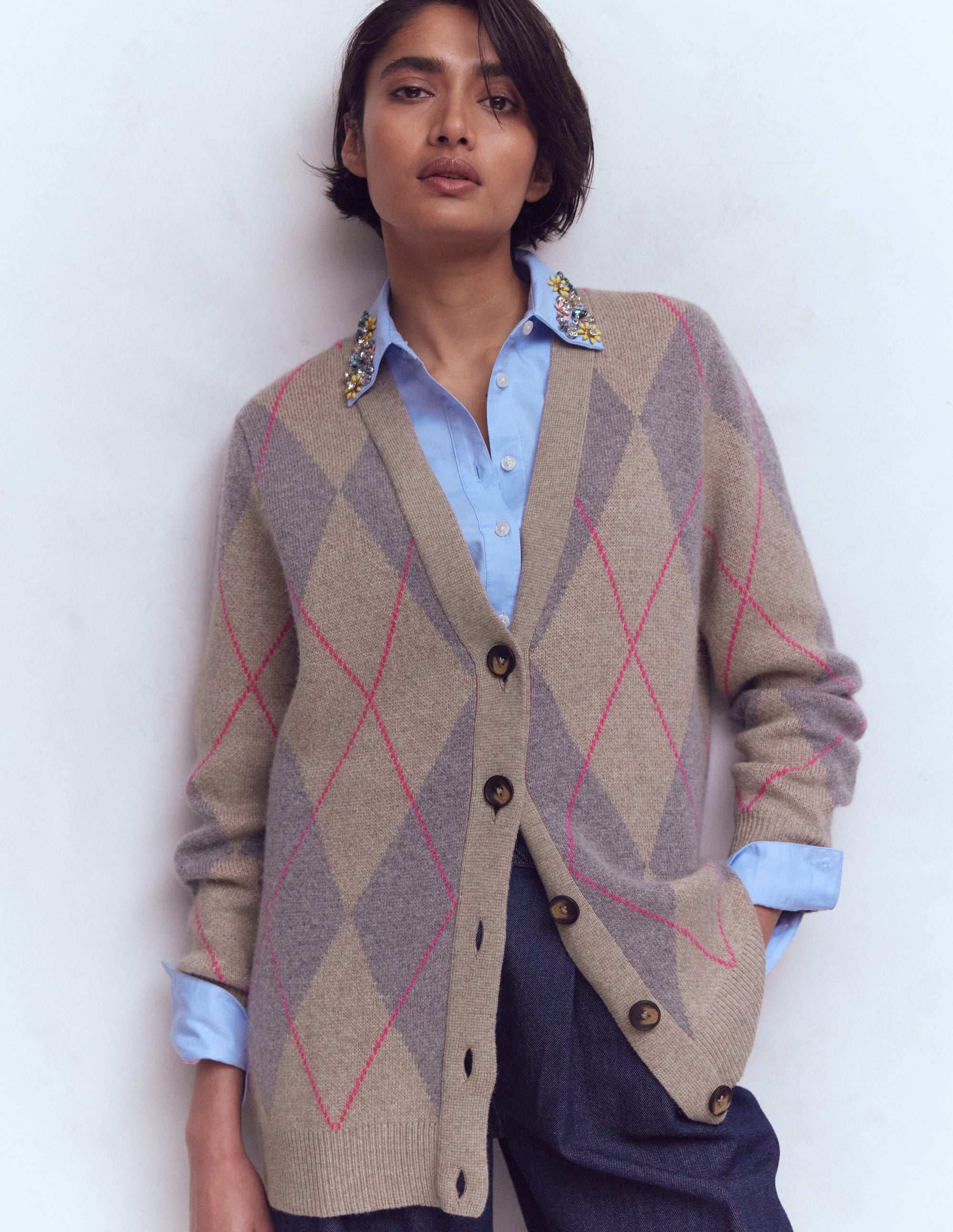 Quinn Strickjacke im Boyfriend-Stil-Neutral Argyle - Image 1