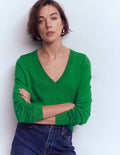 Emilia Baumwollpullover mit V-Ausschnitt-Grünes Tamburin