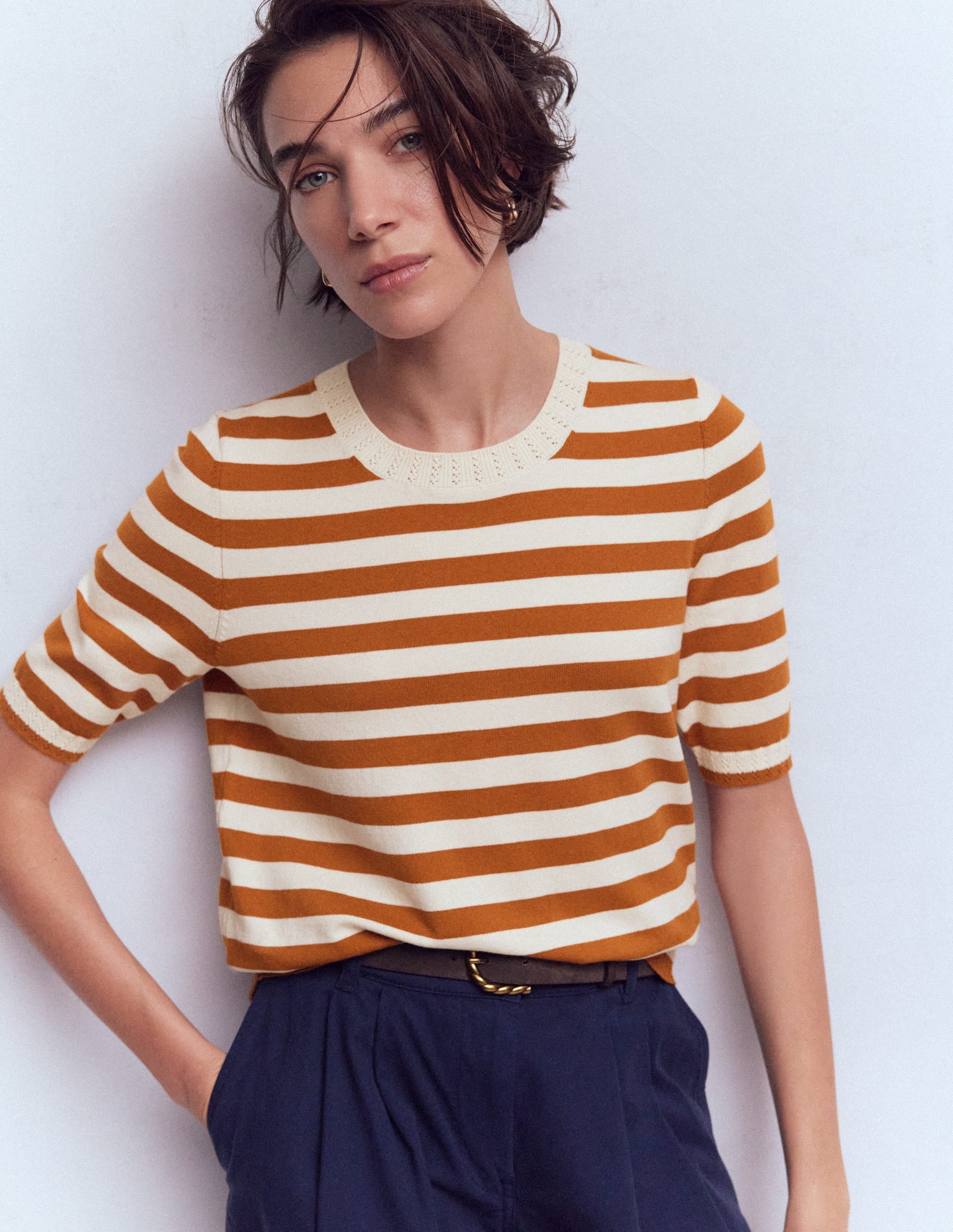 T-shirt col rond Emilia en coton-Cognac/ivoire chaud - Image 1