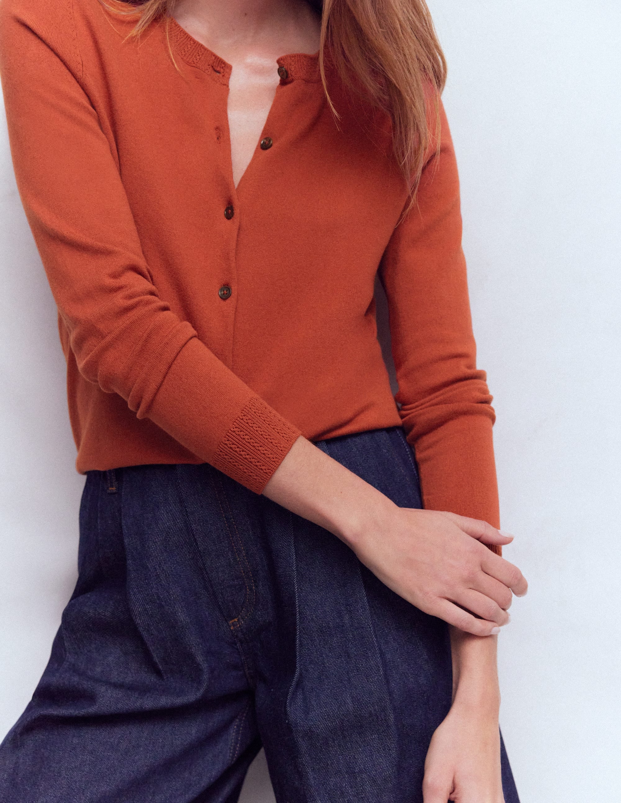 Emilia Baumwollstrickjacke mit Rundhalsausschnitt-Kastanienbraun - Image 2