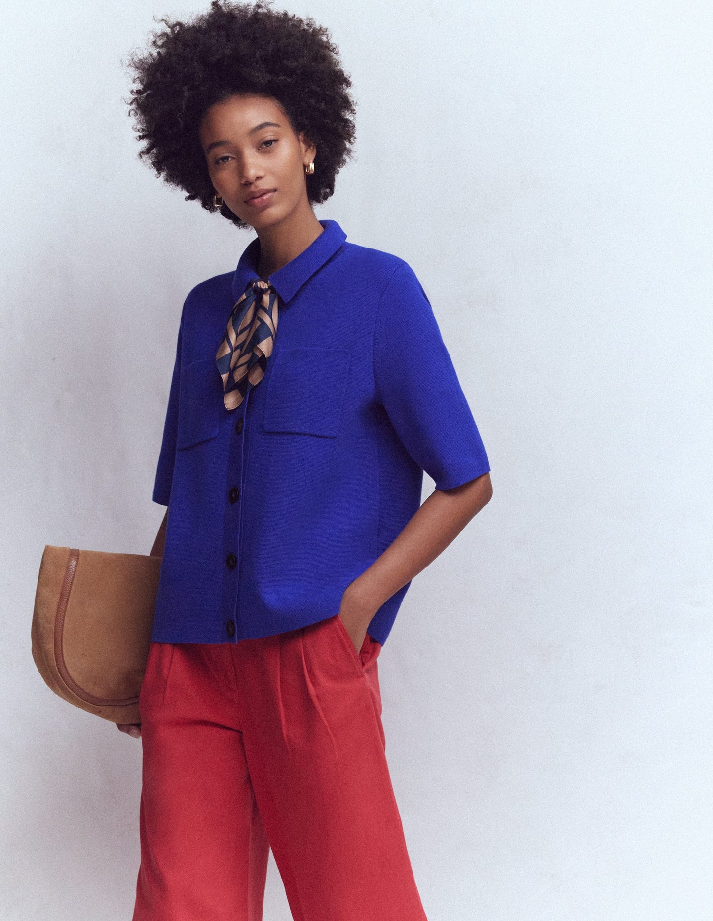 Kurzärmliges Strickhemd-Leuchtendes Blau