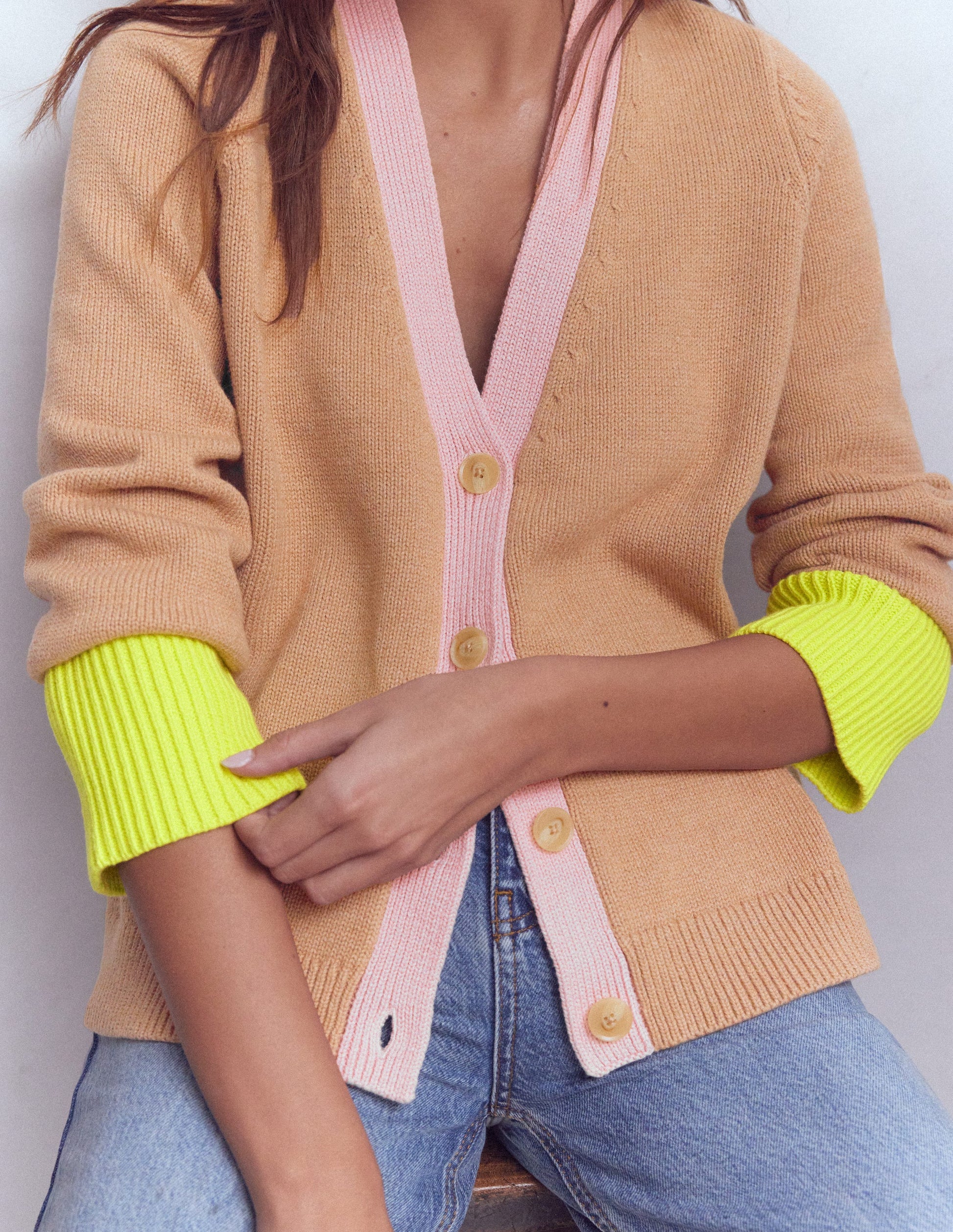 Lucy Lockere Strickjacke aus Baumwolle-Camel Meliert-2