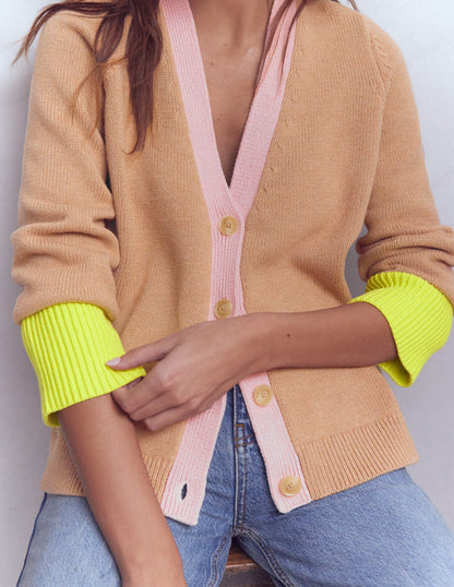 Lucy Lockere Strickjacke aus Baumwolle-Camel Meliert-2