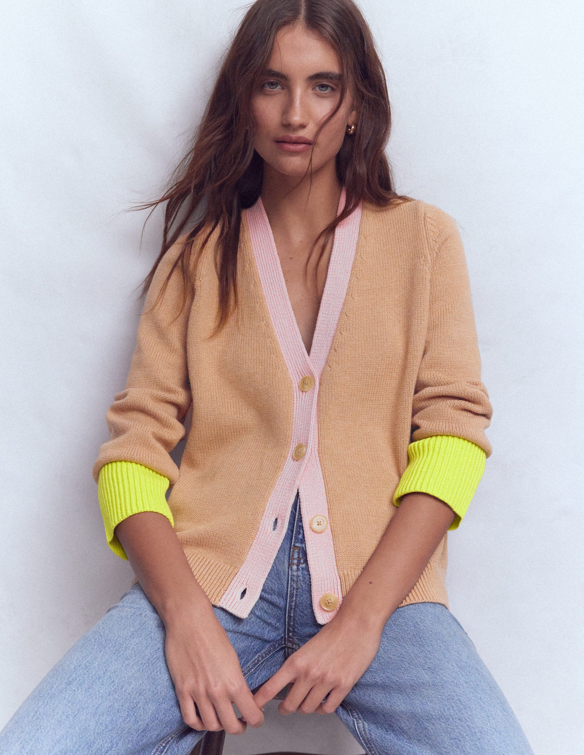 Lucy Lockere Strickjacke aus Baumwolle-Camel Meliert-5