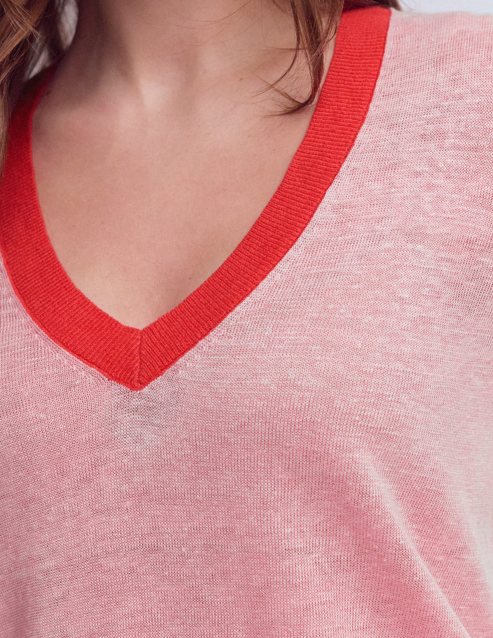 Agnes Leinen-T-Shirt mit V-Ausschnitt-Rosa Blockfarben-2