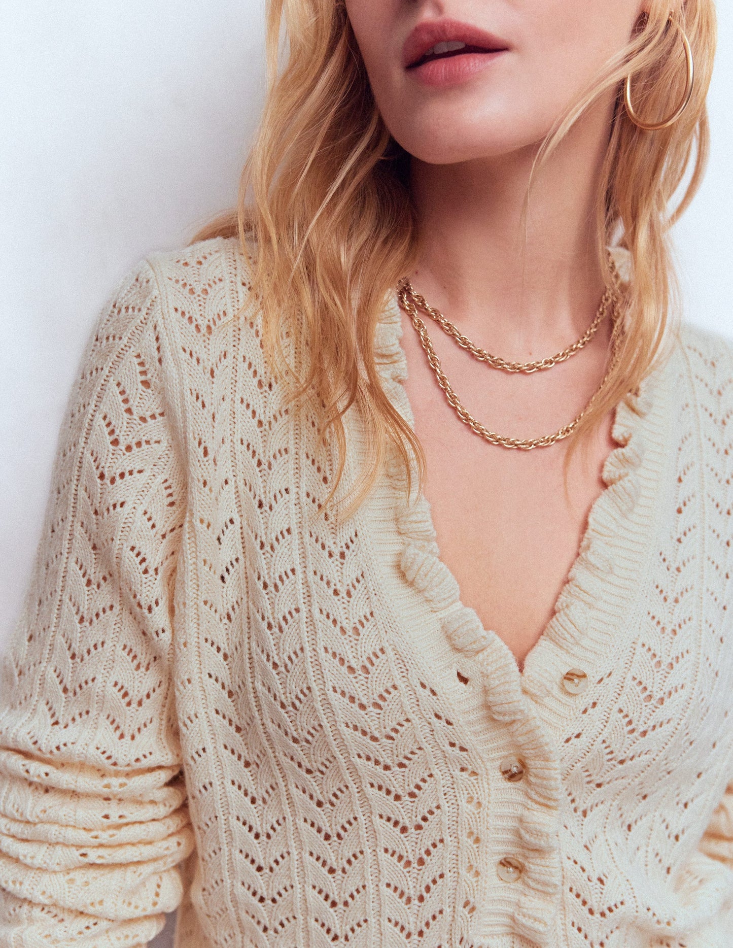 Eloise Henley-Pullover mit Rüschen-Warmes Naturweiß