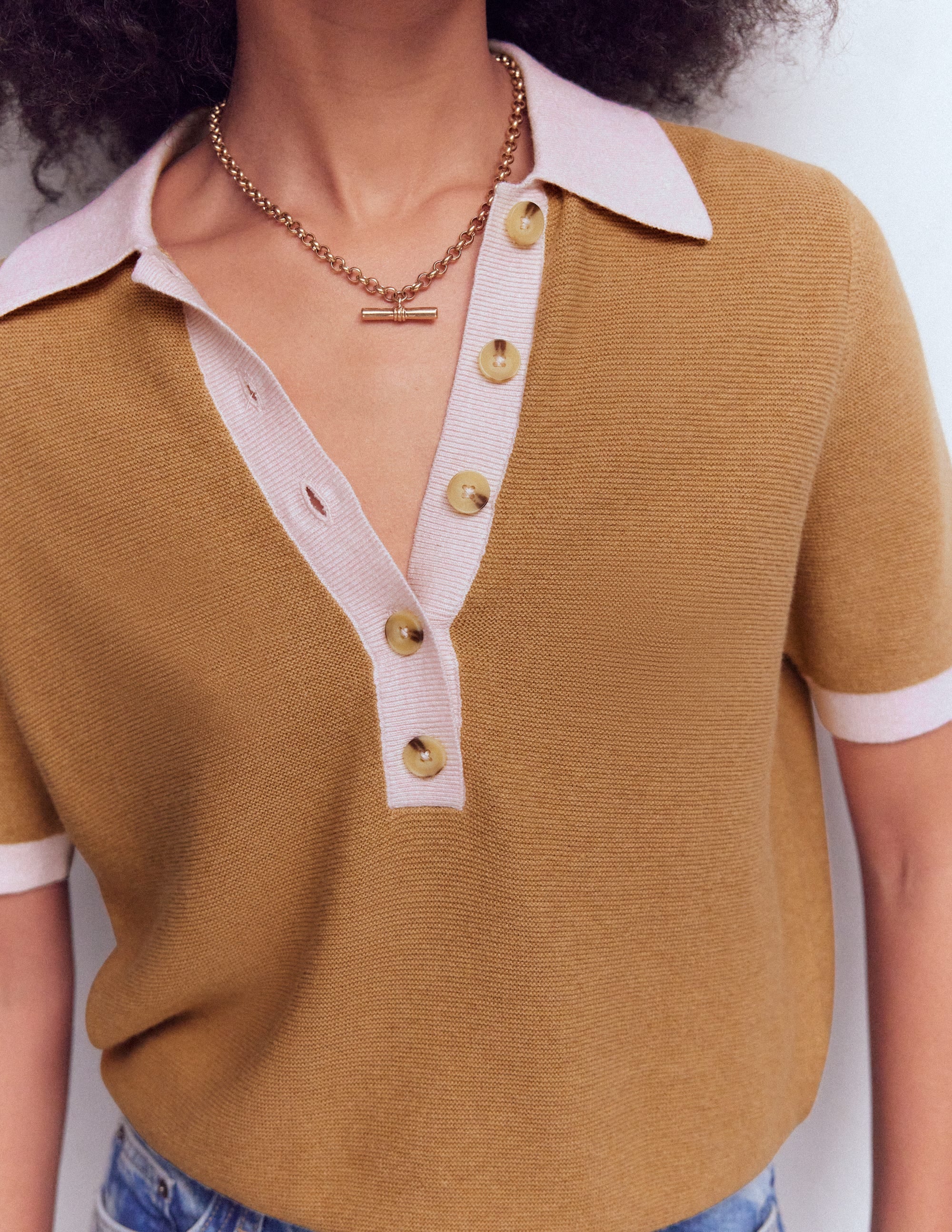 Grace T-Shirt in Blockfarben-Camel Meliert - Image 2