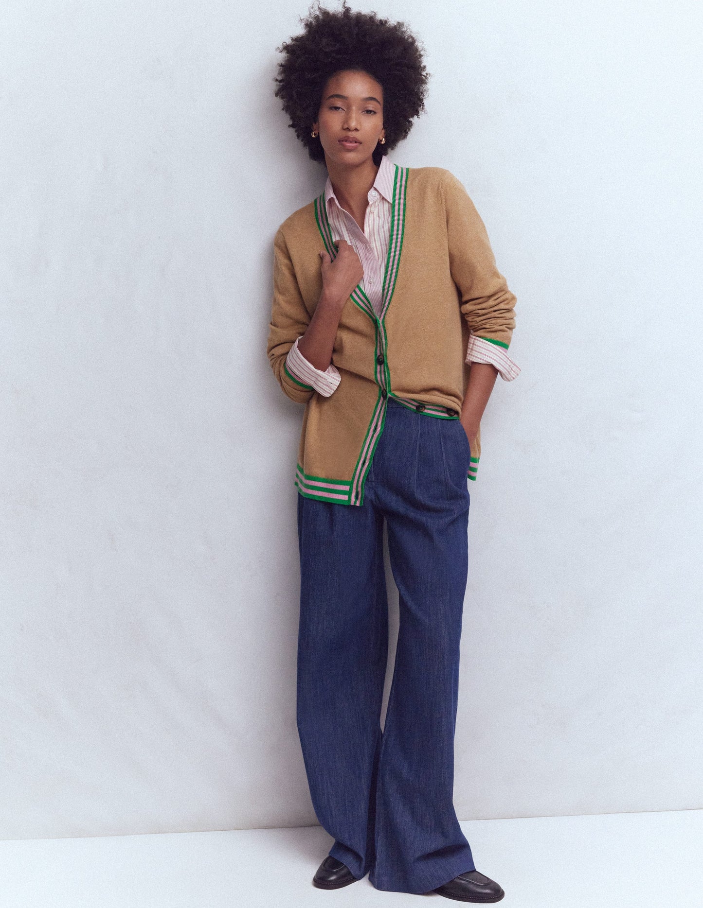 Lange Strickjacke mit V-Ausschnitt-Camel Meliert