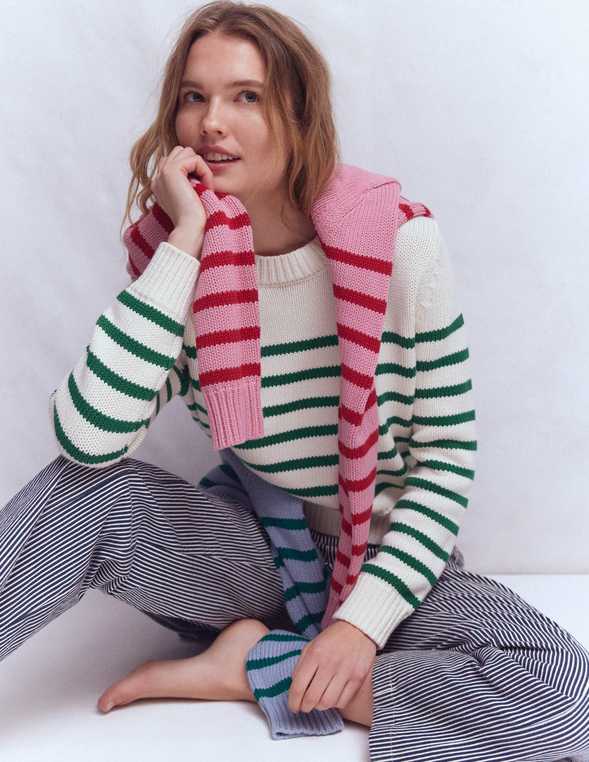 Lucy Grob gestrickter Baumwollpullover-Naturweiß und Juwelengrün Streifen - Image 1