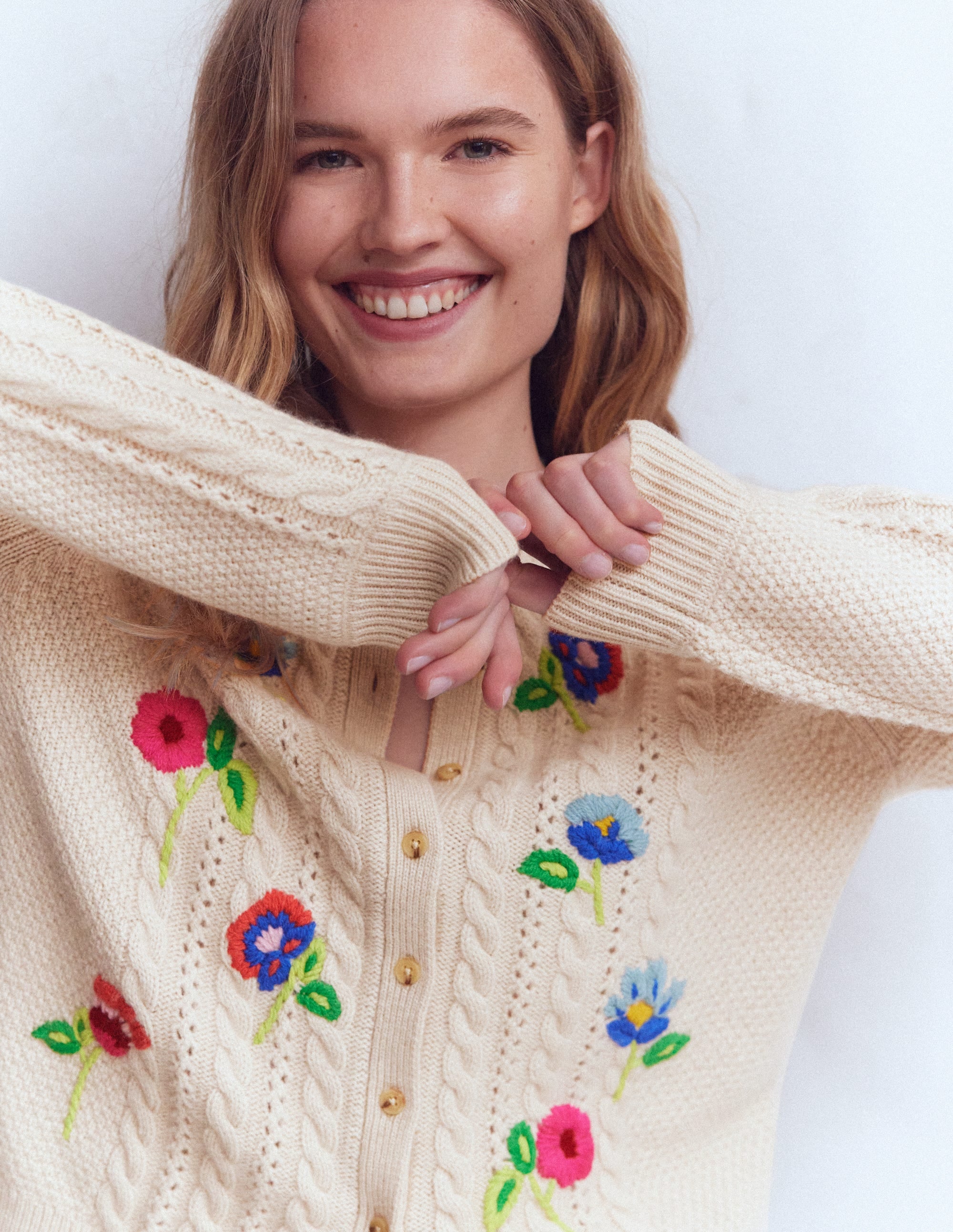 Liv Bestickte Strickjacke mit Zopfmuster-Beige Meliert - Image 4
