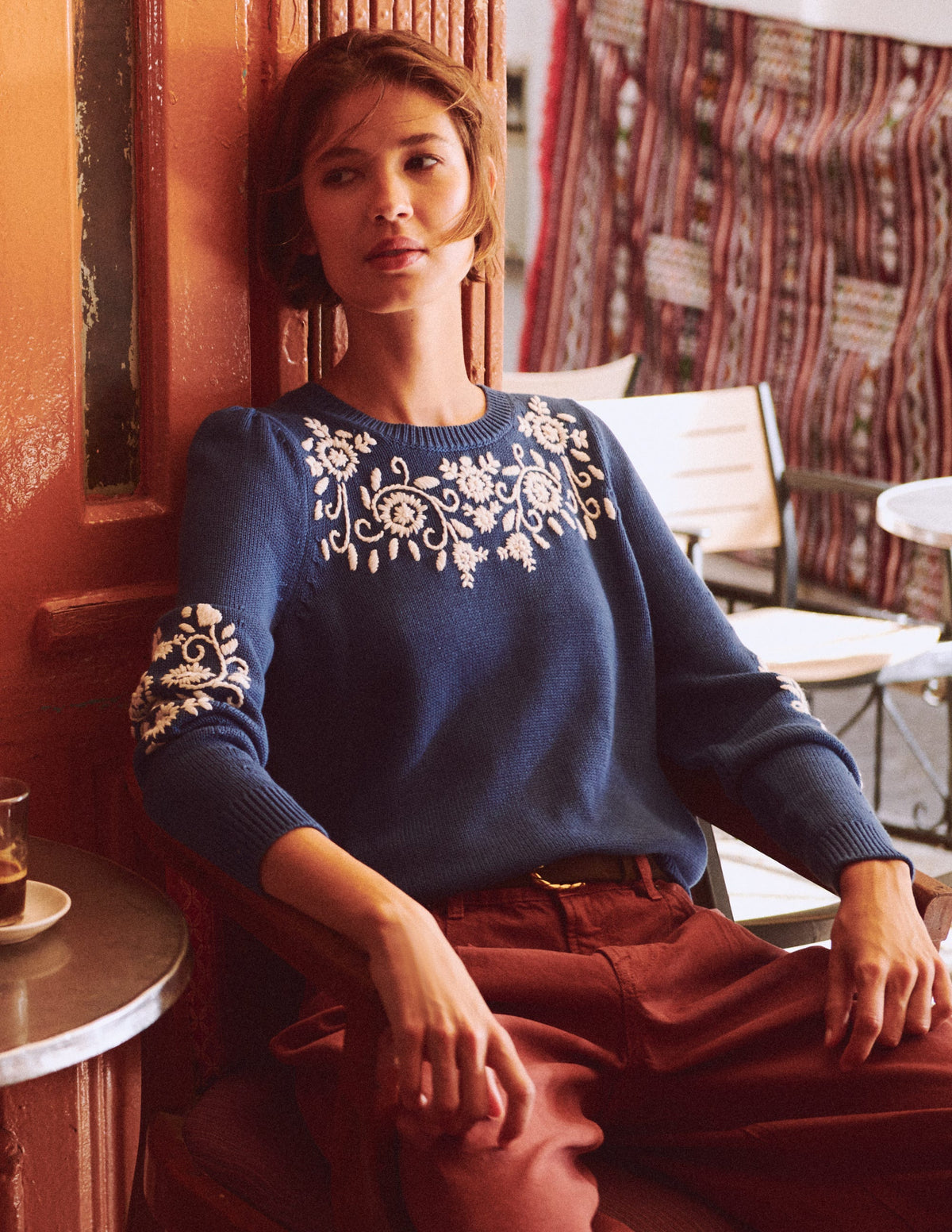 Pull Davina à manches bouffantes-Broderie bleu denim - Image 6