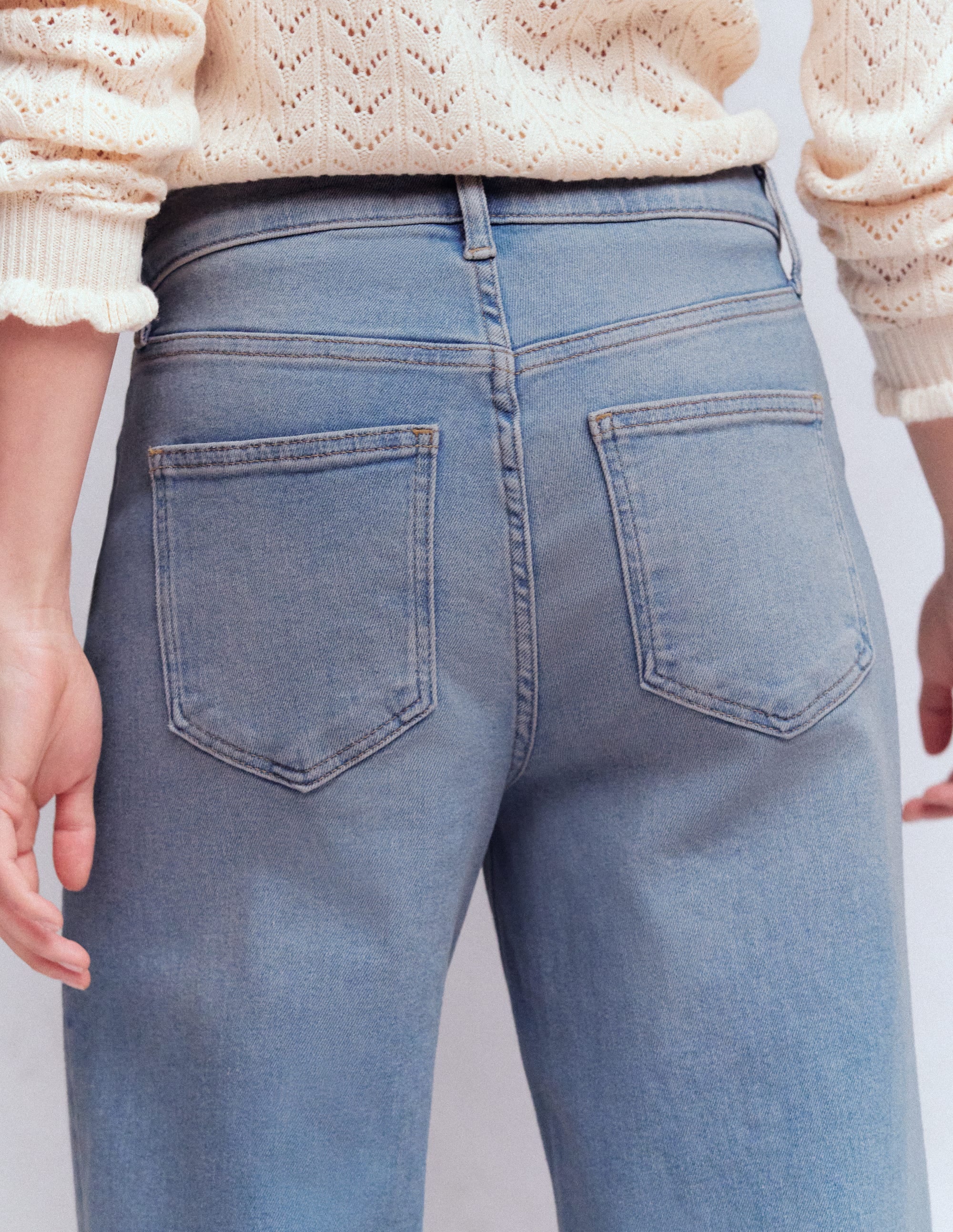 Hoch geschnittene Jeans mit weitem Bein-Ausgeblichene Optik - Image 2