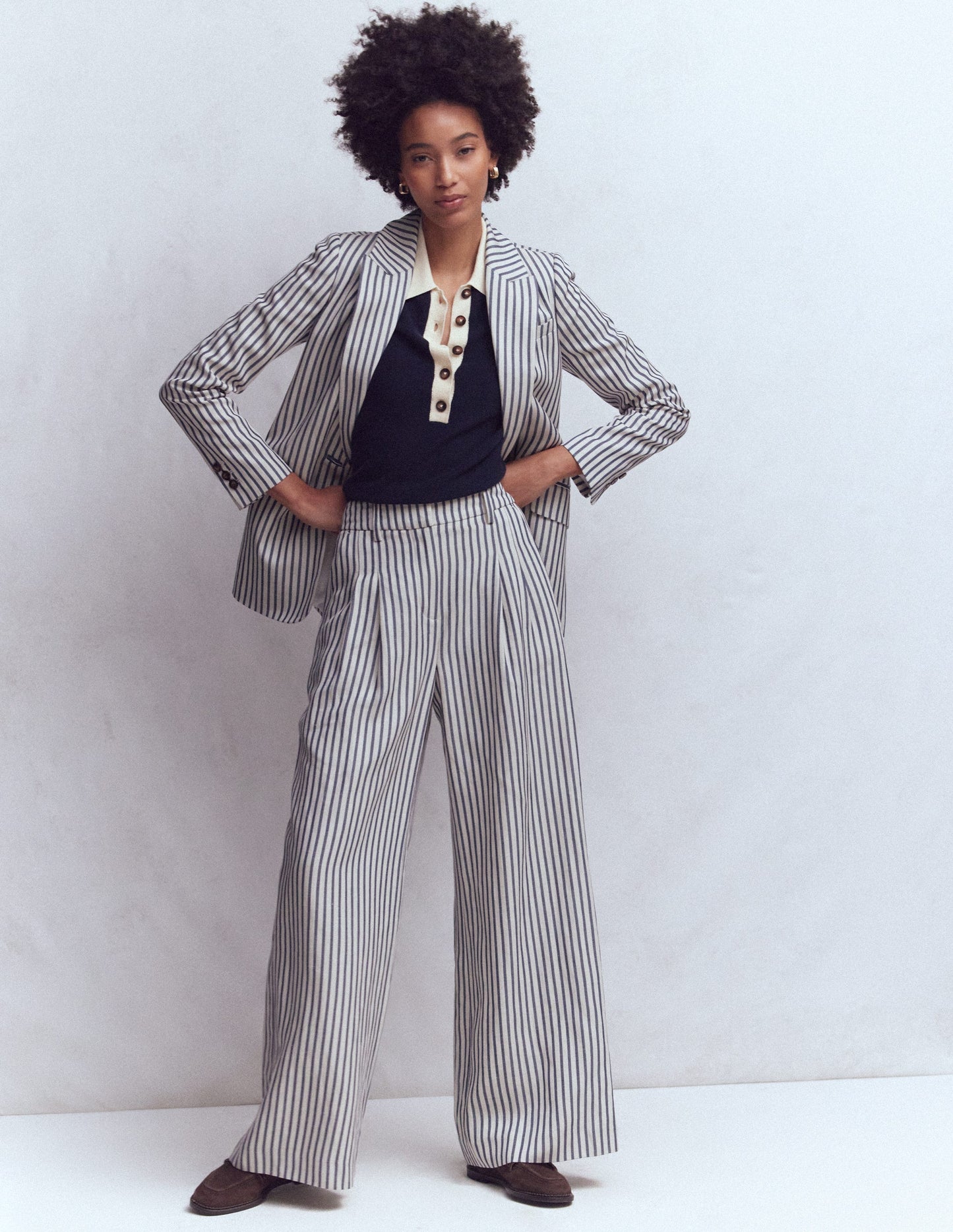 Kensington Hose mit weitem Bein-Blau und Naturweiß Gestreift