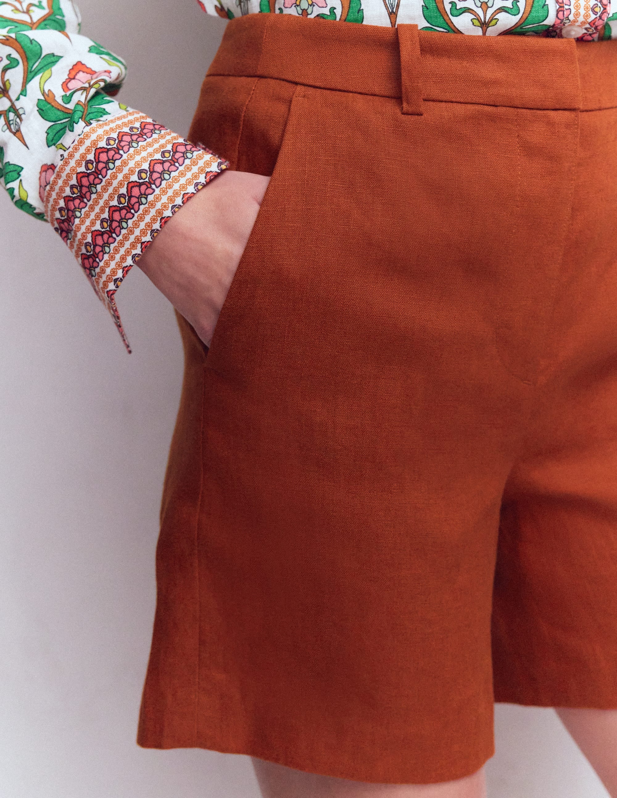 Belgravia Leinenshorts-Braun-Orange - Image 2