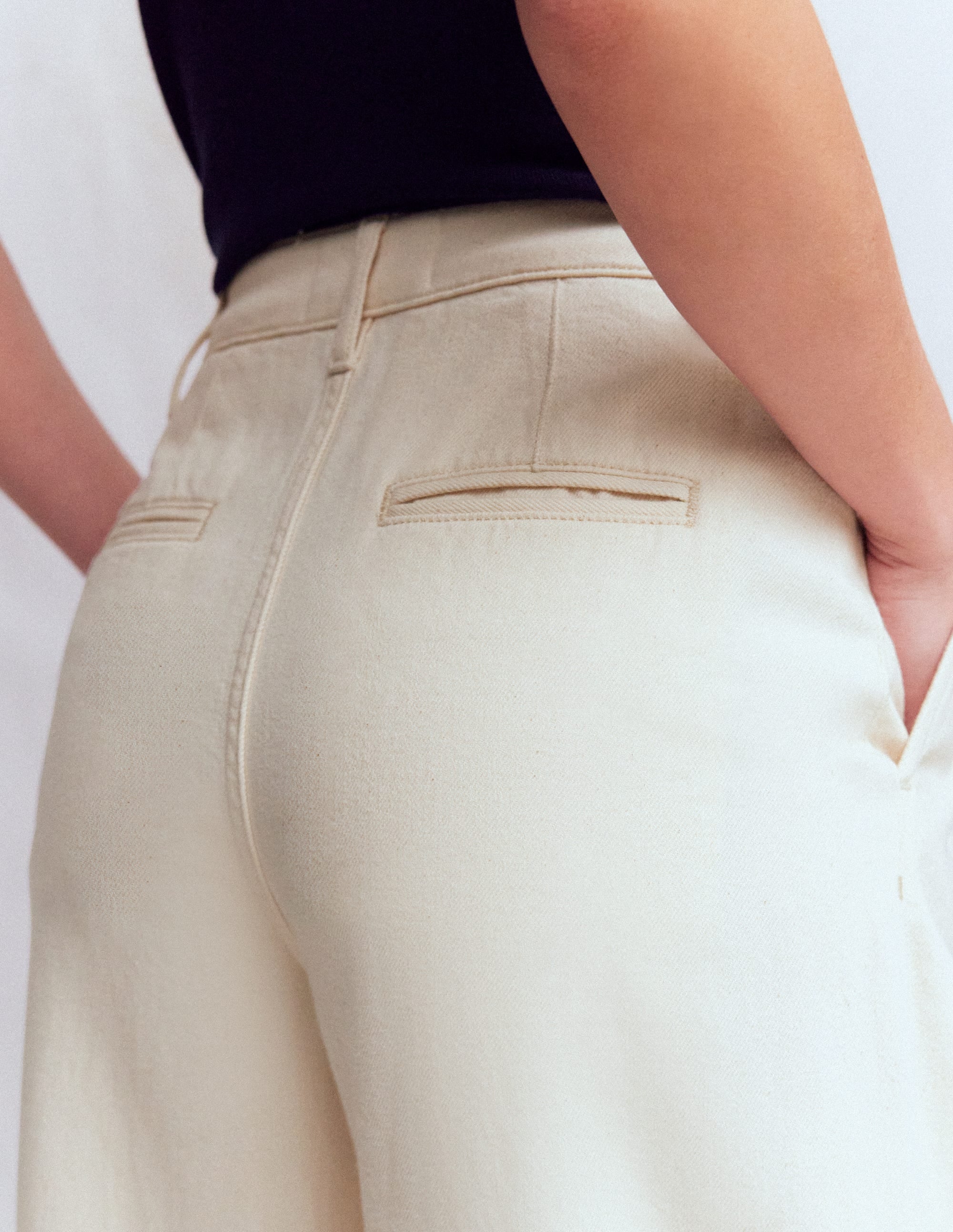 Jeans mit weitem Bein und Faltendetail-Beige - Image 5