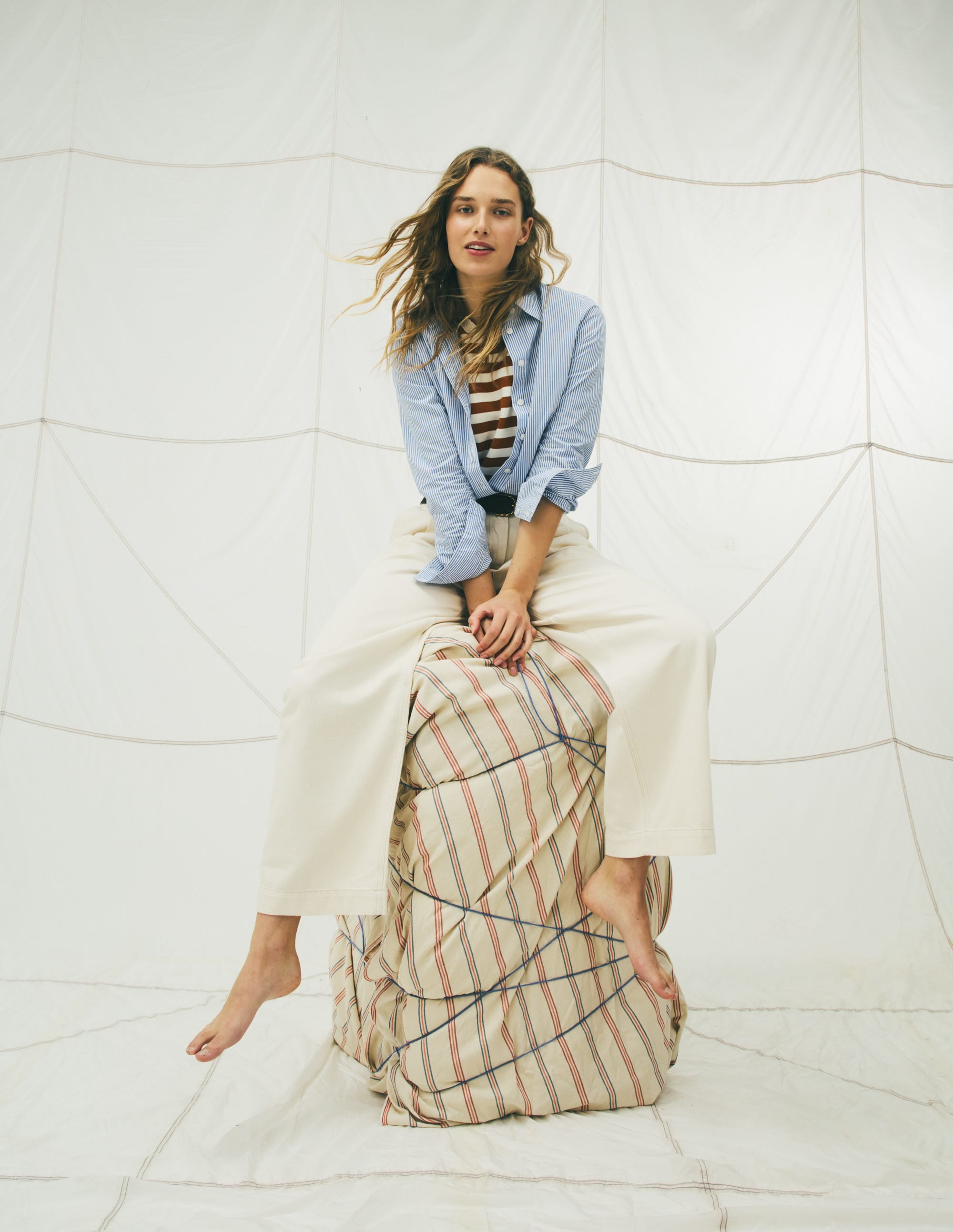 Jeans mit weitem Bein und Faltendetail-Beige - Image 6