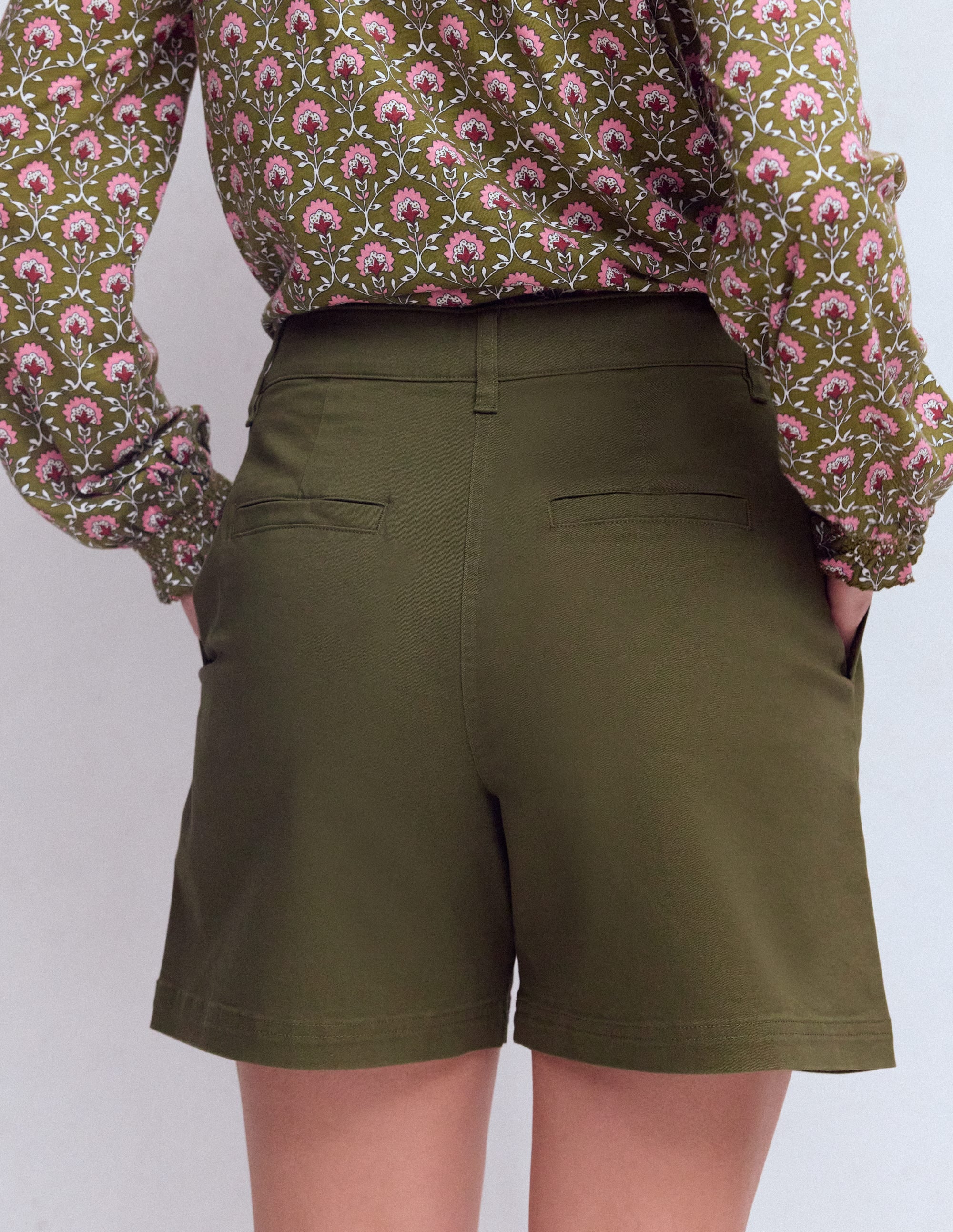 Chinoshorts-Waldgrün - Image 3