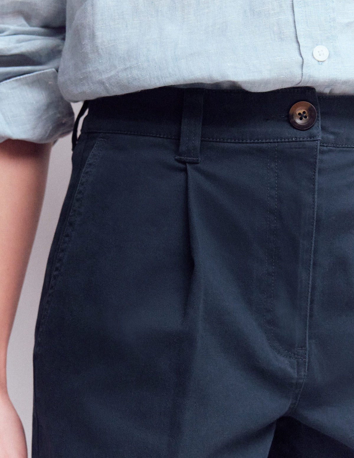 Chinoshorts-Marineblau - Image 2