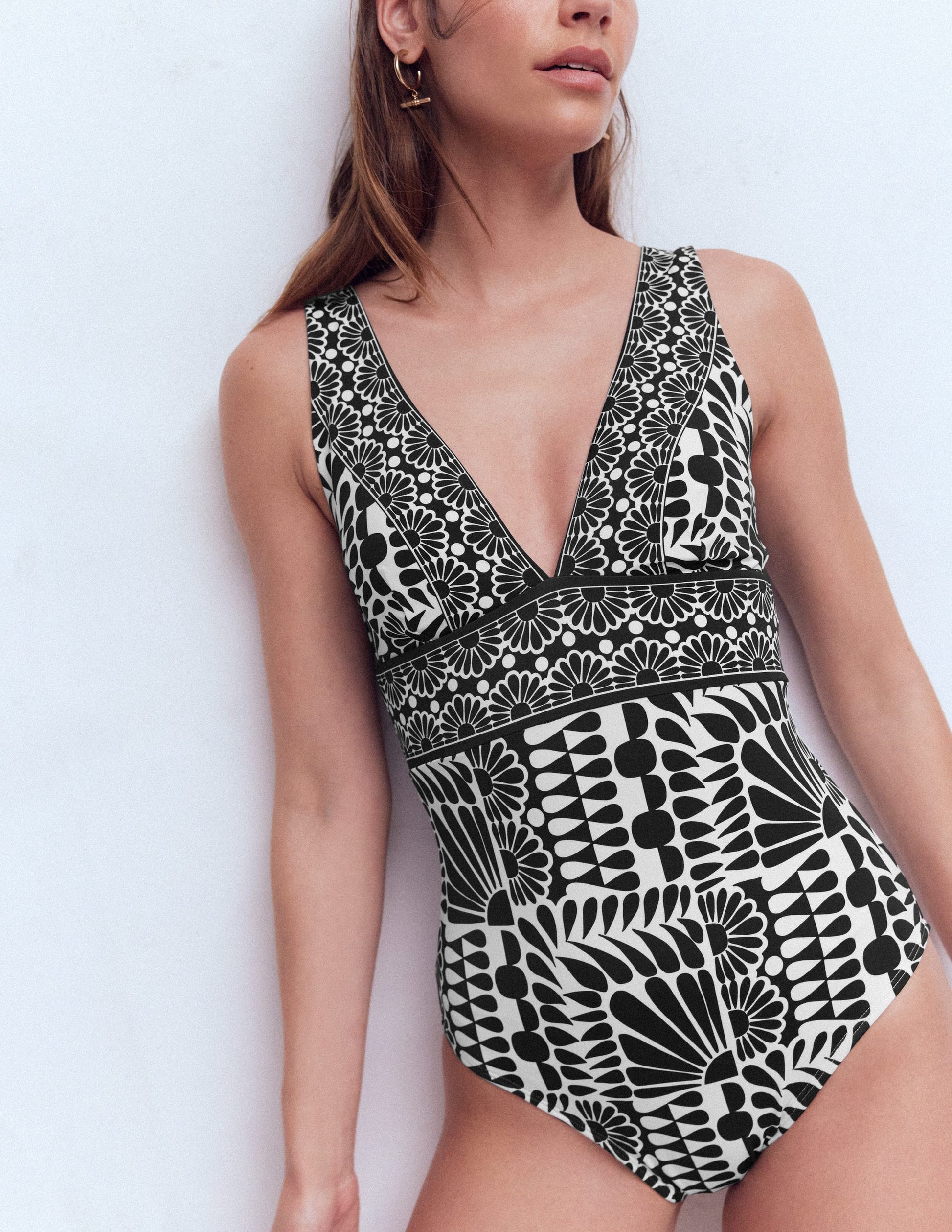 Porto Badeanzug mit V-Ausschnitt-Schwarz, Geo-Stempel-4