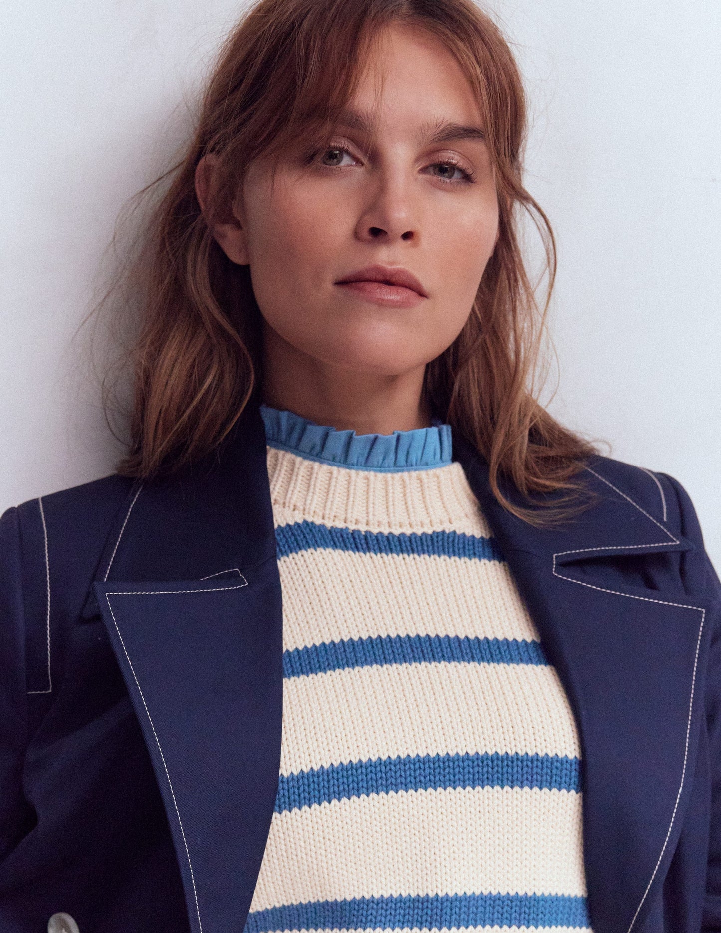 Superweiches Oberteil mit Rüschendetail-Kapitänsblau