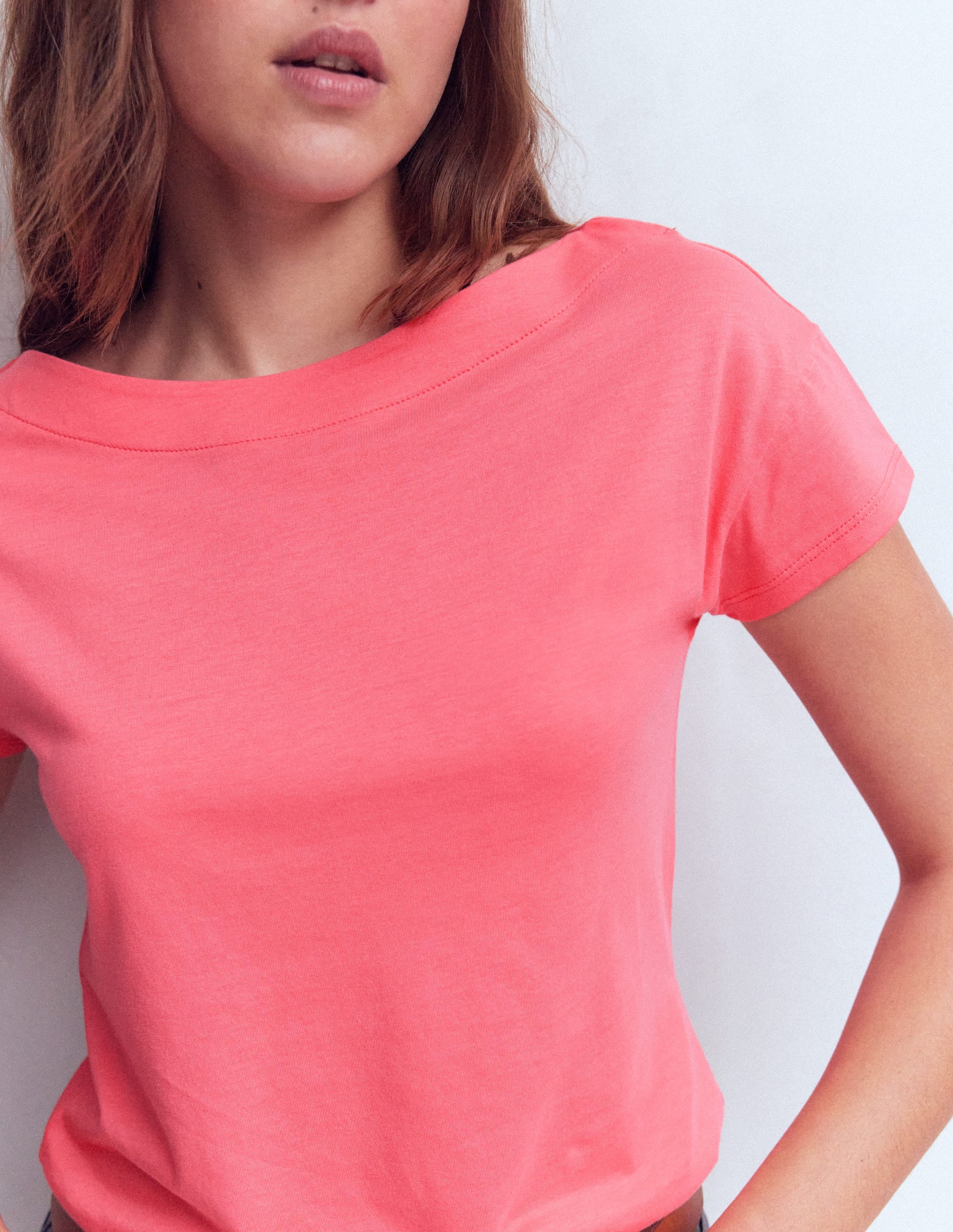 Superweiches T-Shirt mit U-Boot-Ausschnitt-Azalee - Image 2