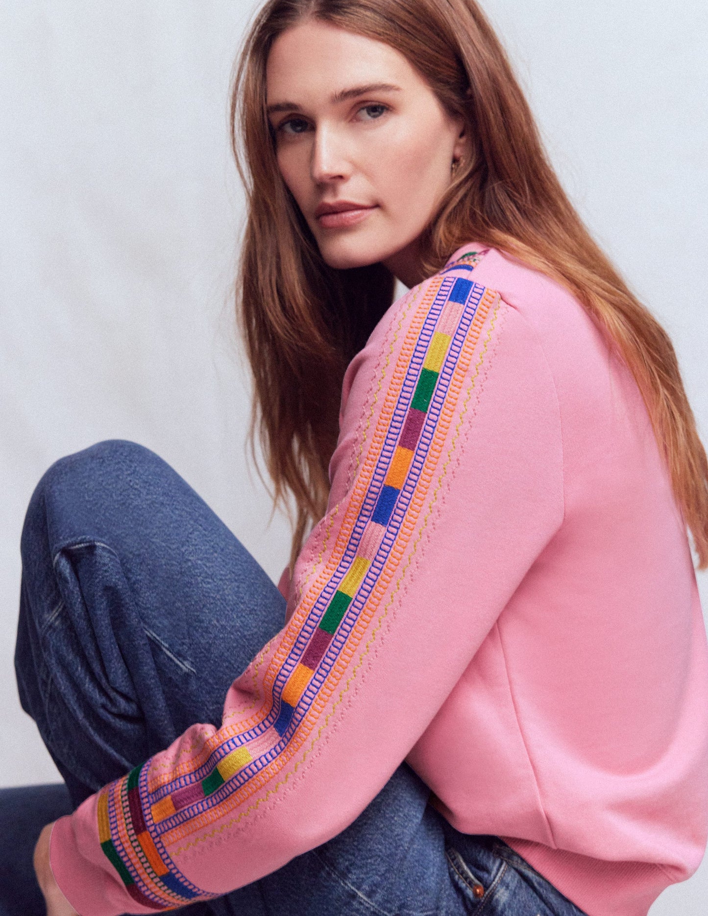 Hannah Sweatshirt mit Stickerei-Orchideenrosa Stickerei