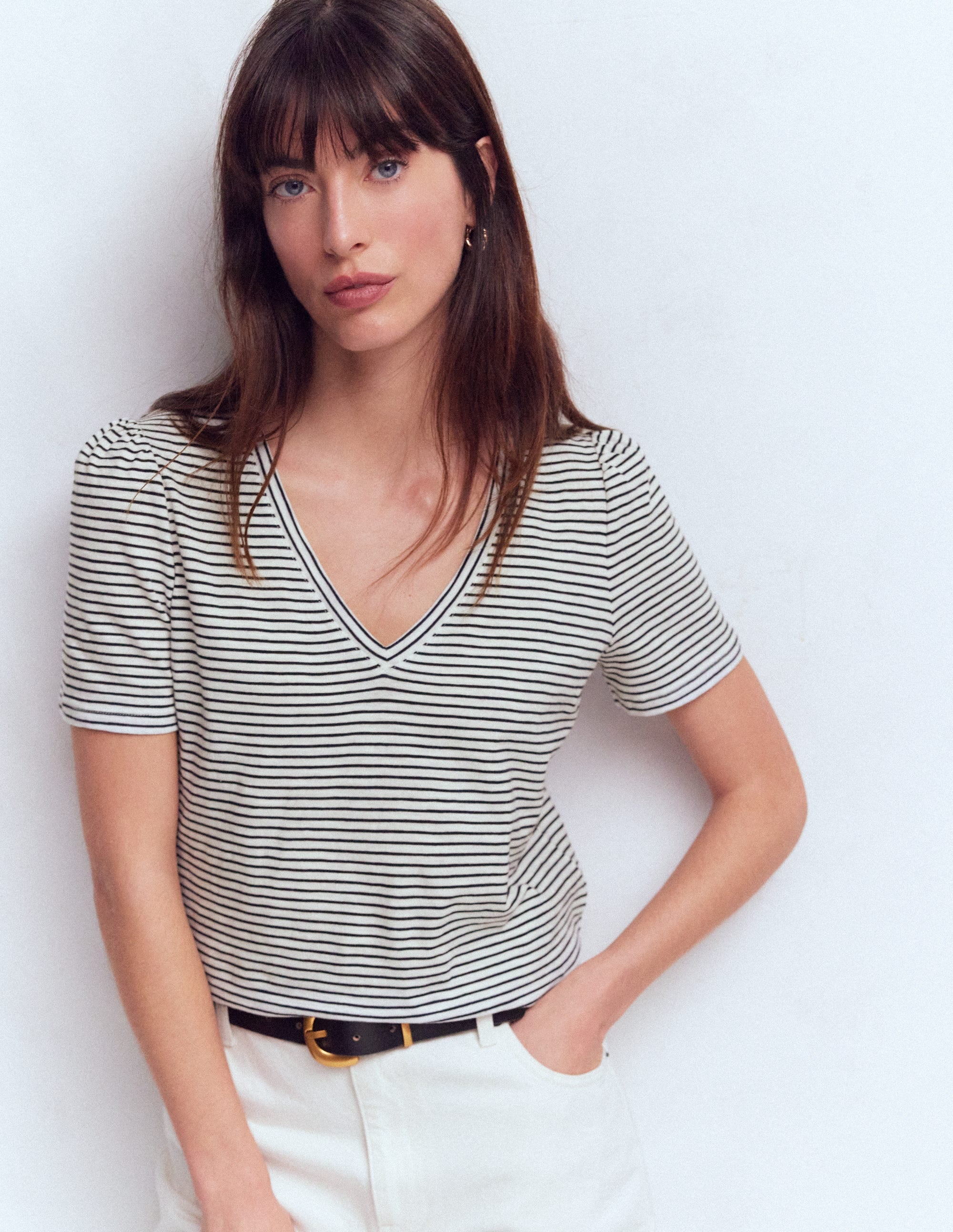 Sophie Flammgarn-T-Shirt mit V-Ausschnitt-Naturweiß/Navy, Gestreift - Image 1