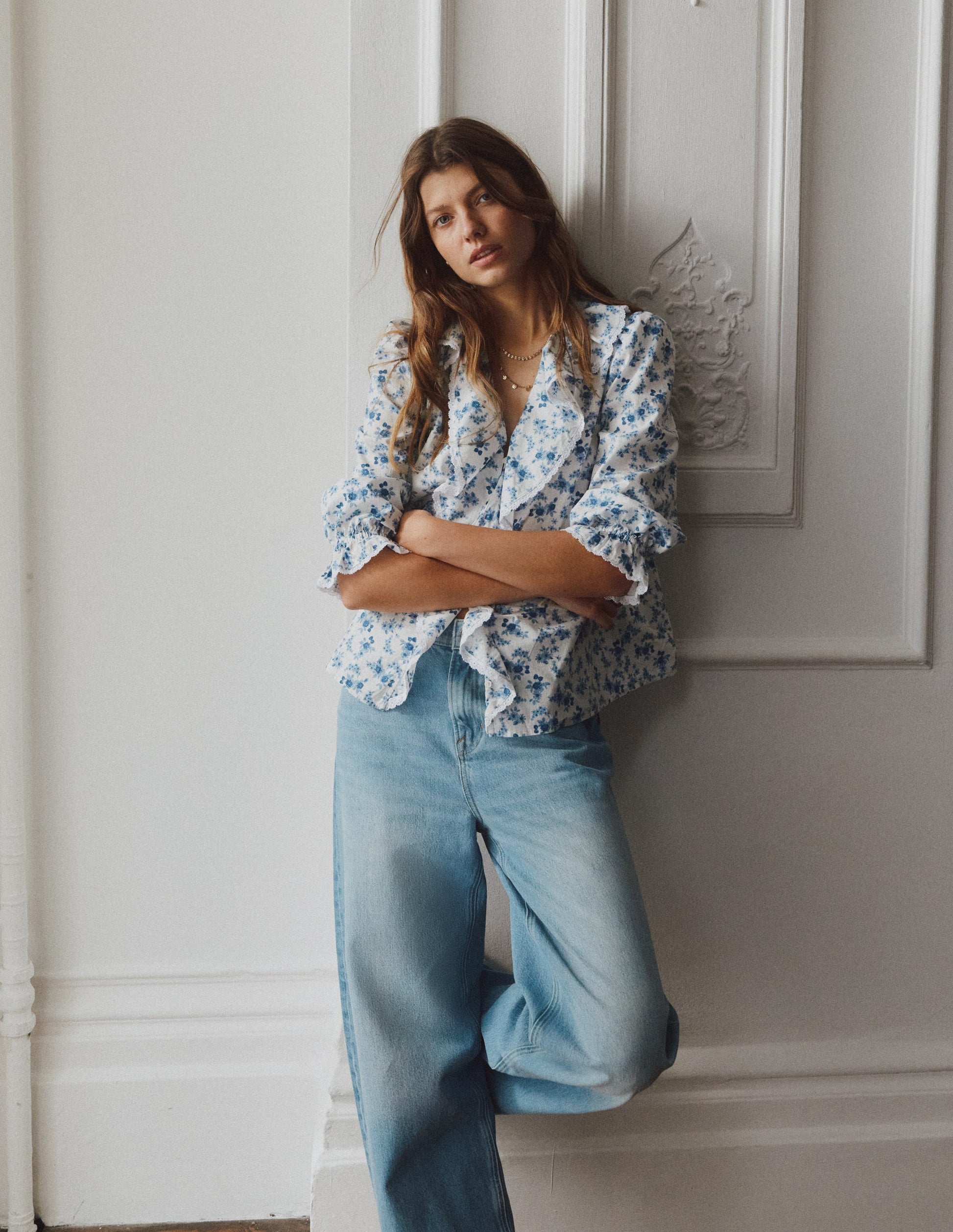 Blouse Eliza à col V et volants-Bleu à Fleurs-1