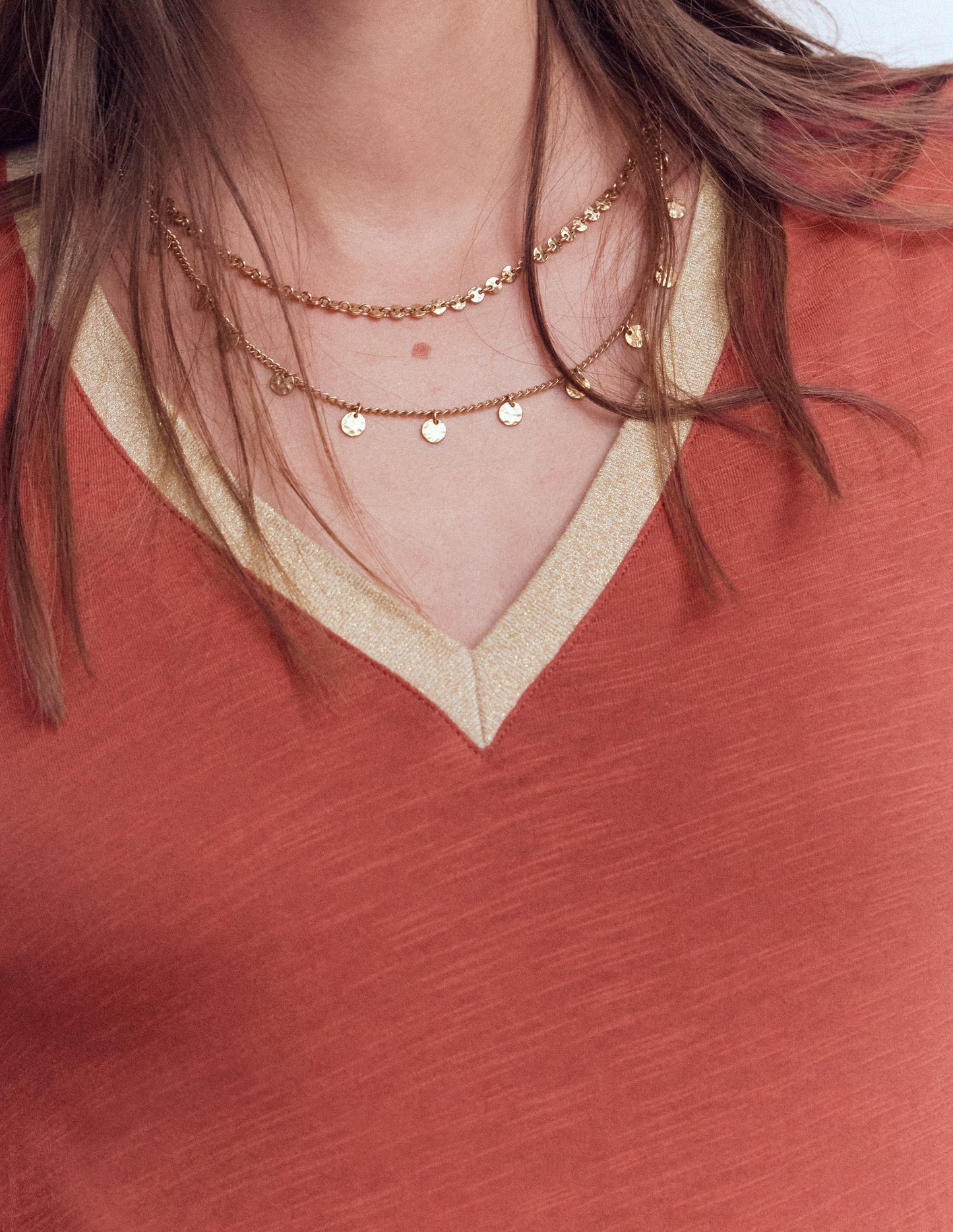 Oberteil mit Metallic-Besatz am V-Ausschnitt-Scheunenrot