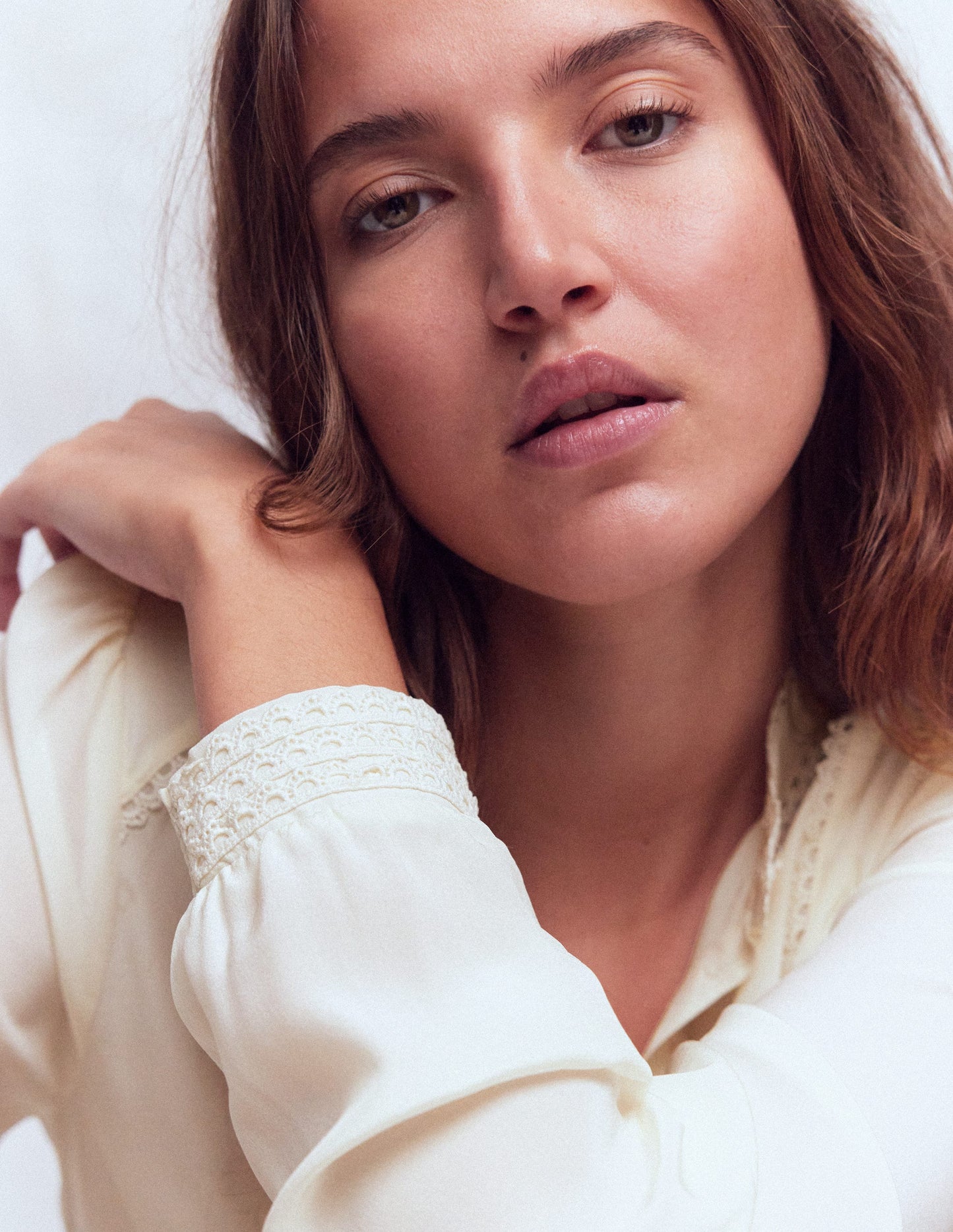 Rhea Seidenoberteil mit Besatz-Naturweiß