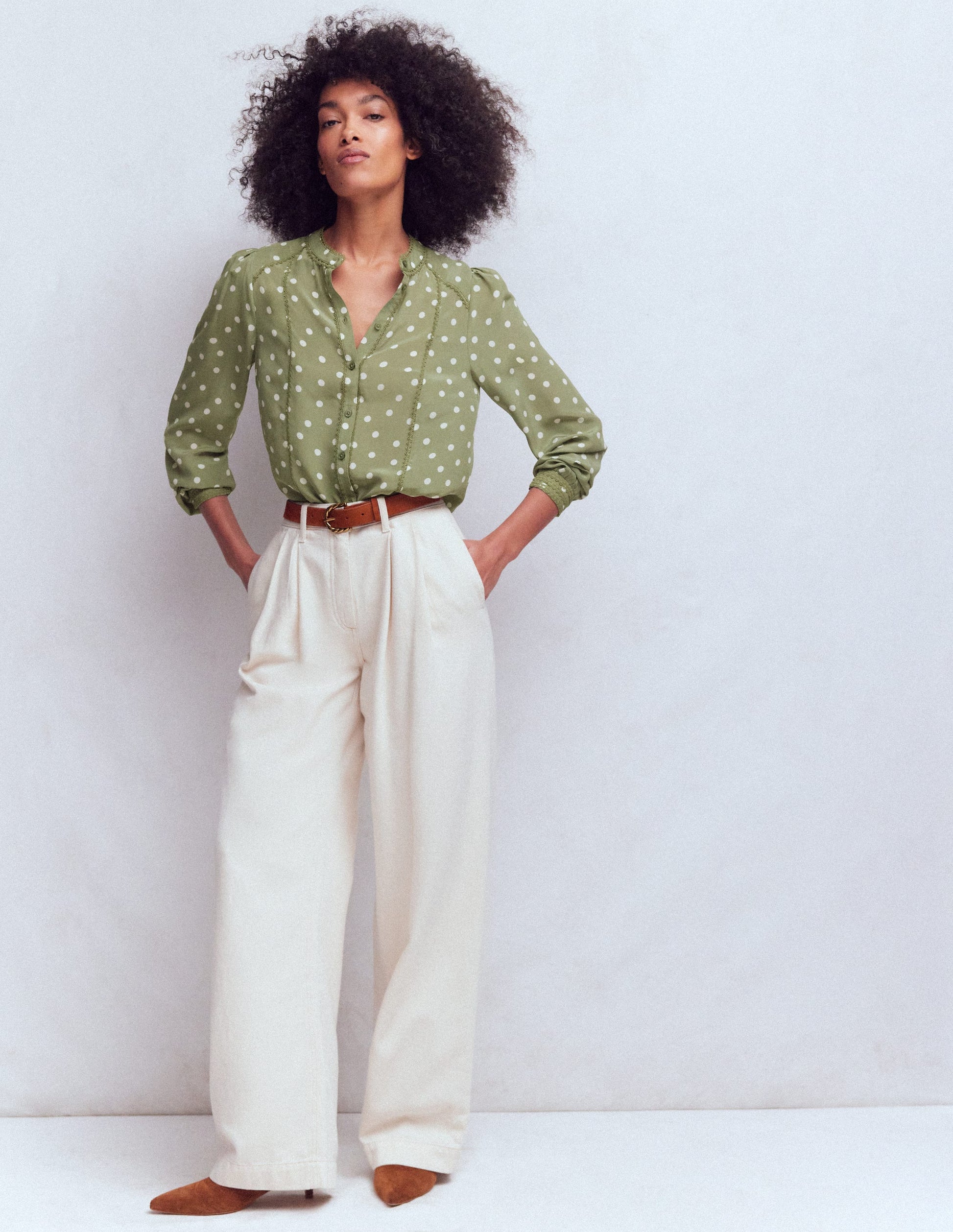 Rhea Seidenoberteil mit Besatz-Lärchengrün, Gemalte Tupfen-4