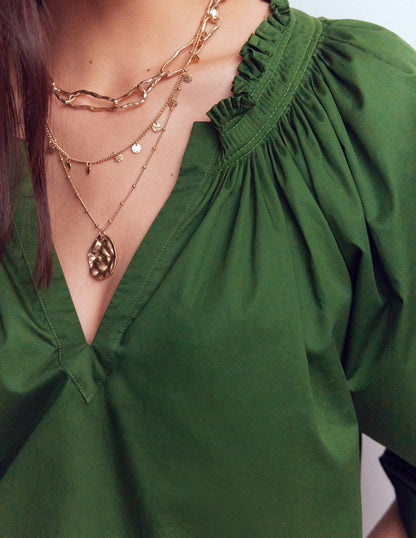 Serena Oberteil mit Faltendetail am Ausschnitt-Grüne Fichte-2
