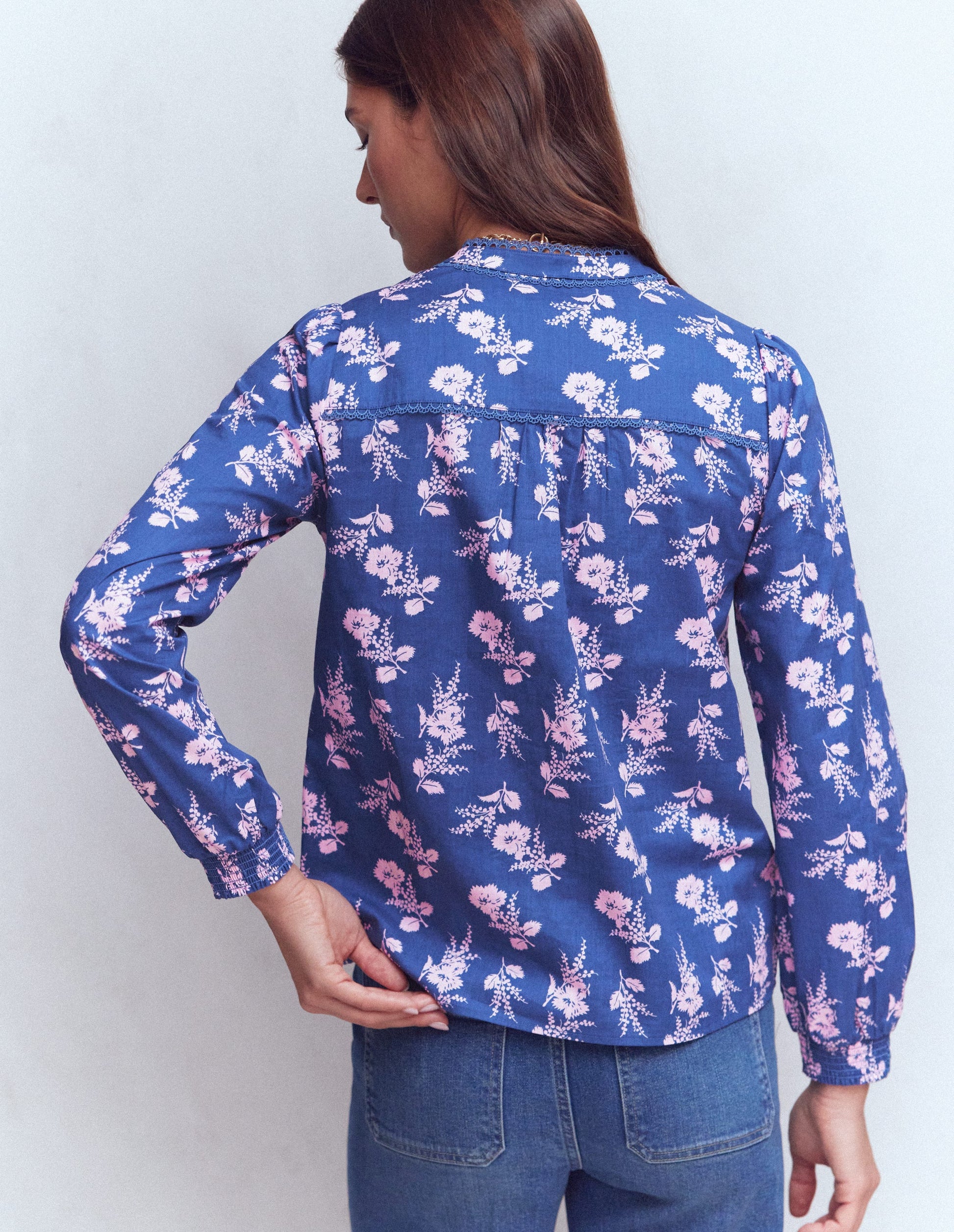 Rhea Baumwolloberteil mit Besatz-Blau, Blühender Zweig-3