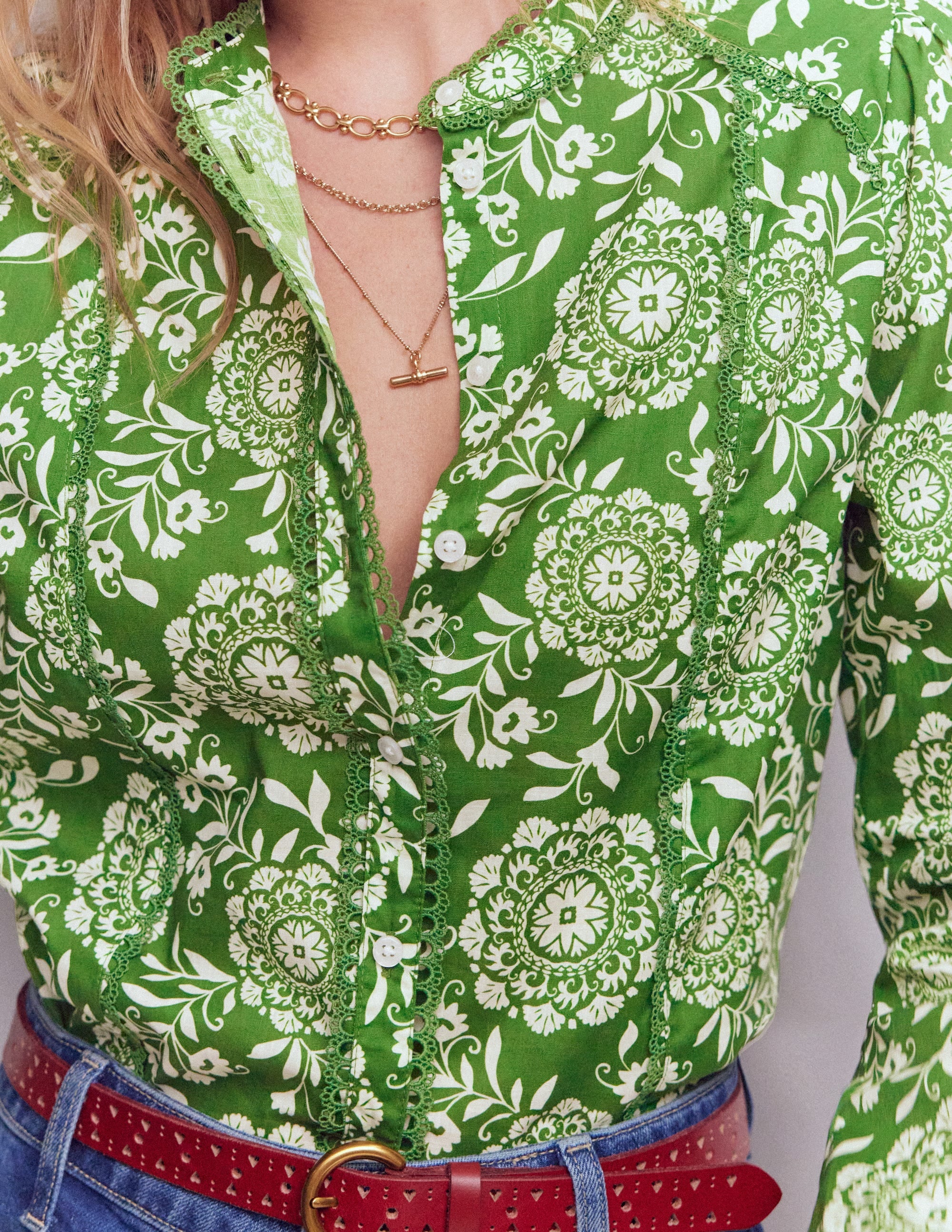 Rhea Baumwolloberteil mit Besatz-Grün, Dekorative Blüten - Image 2
