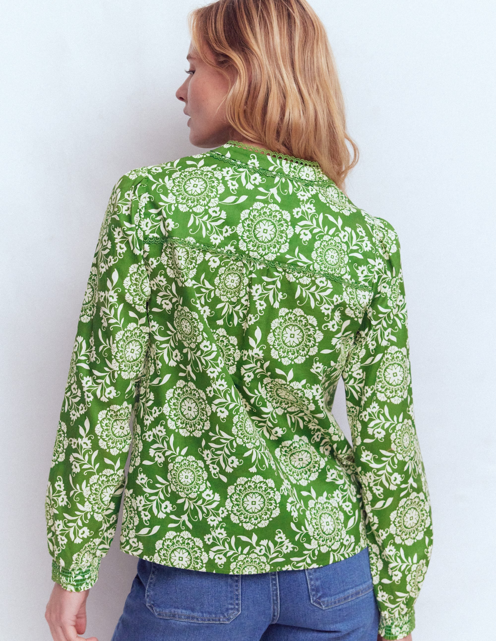 Rhea Baumwolloberteil mit Besatz-Grün, Dekorative Blüten - Image 3