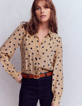 Chemise Sara en soie-Sable, pois peints espacés
