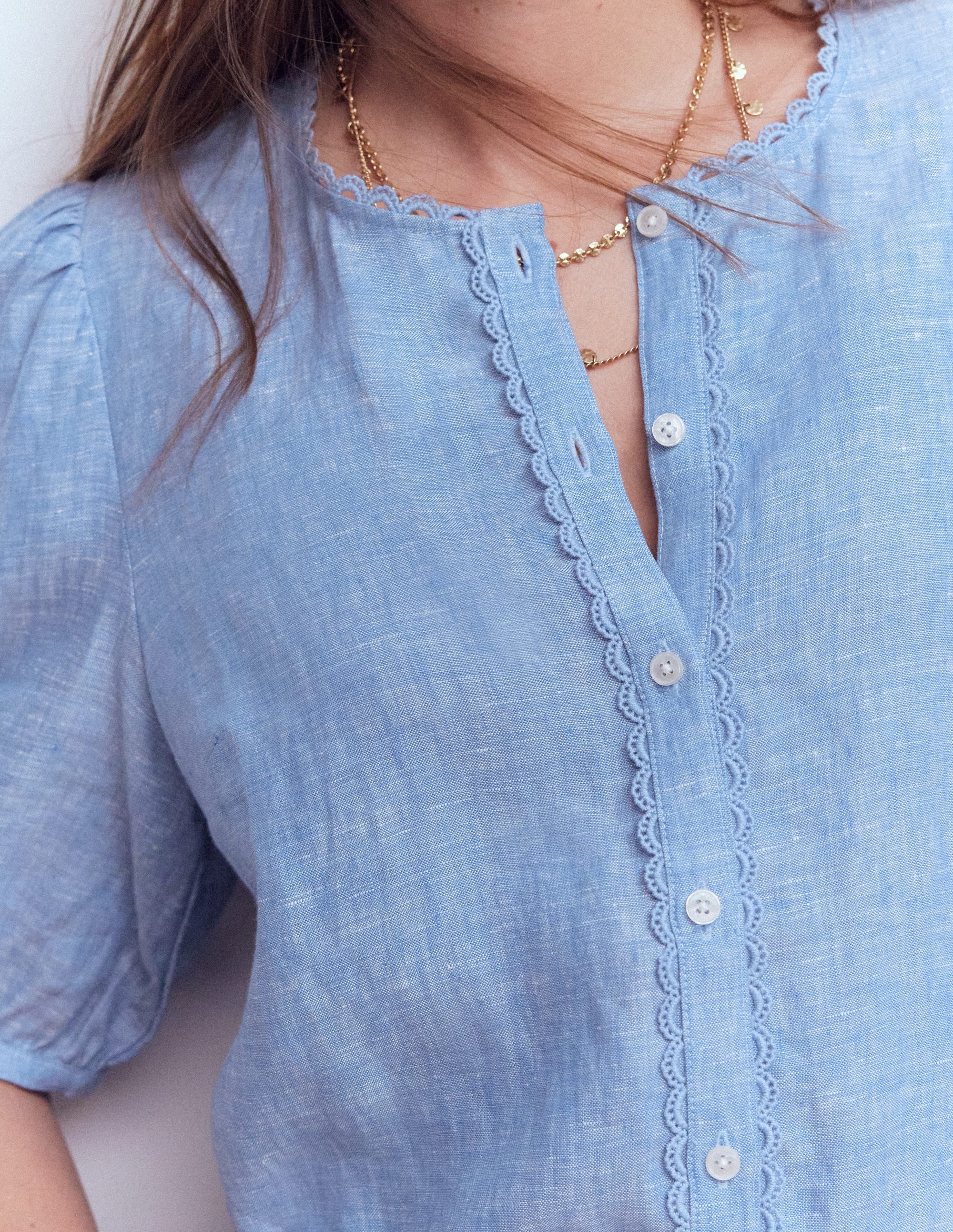 Leah Kurzärmeliges Leinenoberteil-Blauer Faux-Uni - Image 2