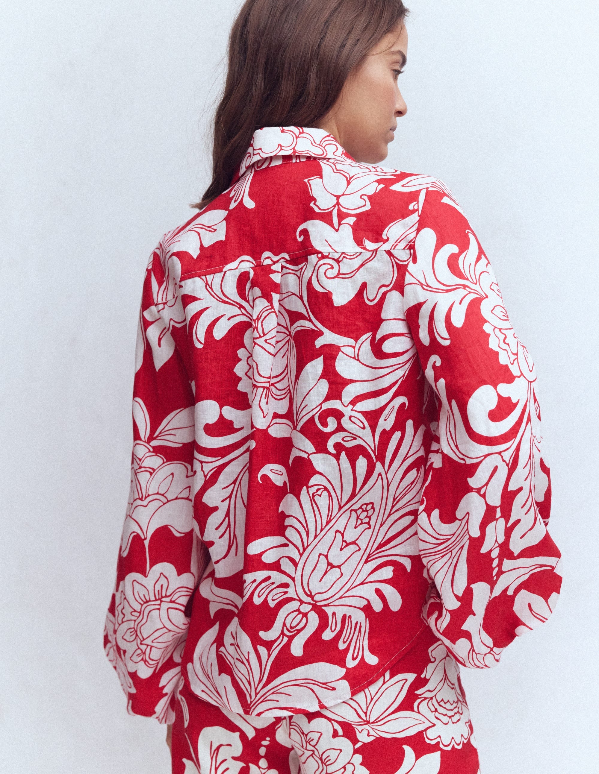 Chemise en lin à manches bouffantes-Rouge Merida, motif Botanical Flourish - Image 4
